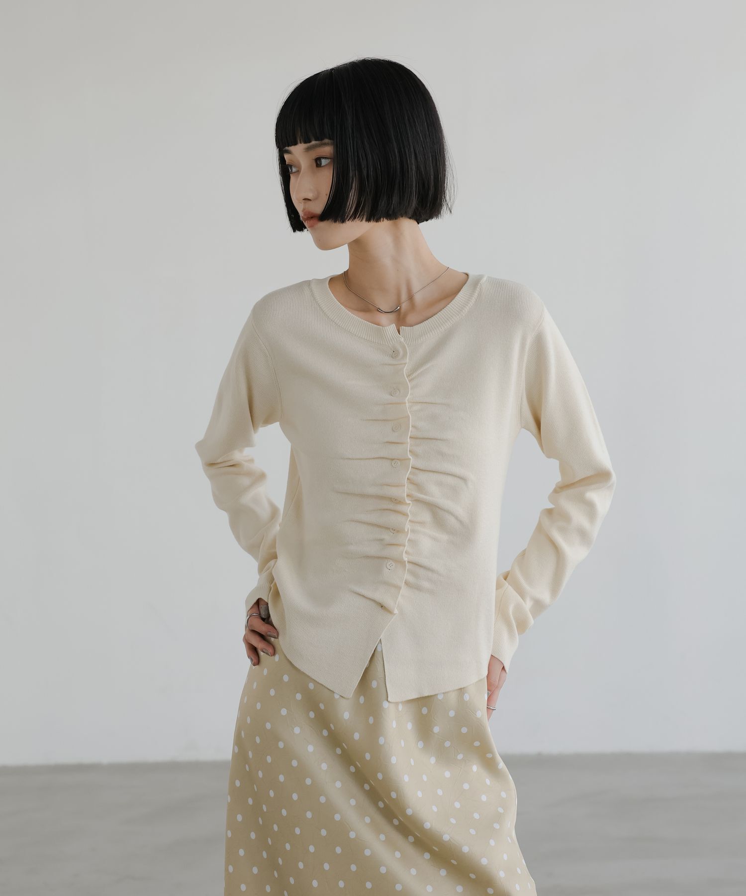 LOWRYS FARM「ギャザーボタンカーディガンＬＳ」|ニット・セーター|