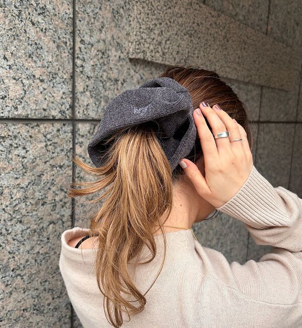 Rouge vif「【heyep／ヘイップ】ニットロゴシュシュ KNIT LOGO SCRUNCHI」|ヘアバンド|