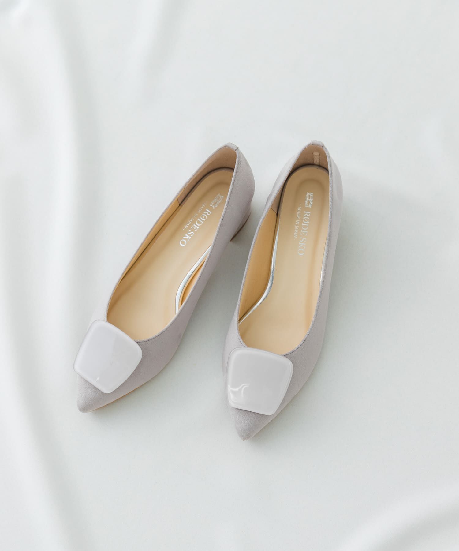 RODE SKO「『MADE IN JAPAN』 3センチクリアバックルパンプス」|パンプス|ライトグレー