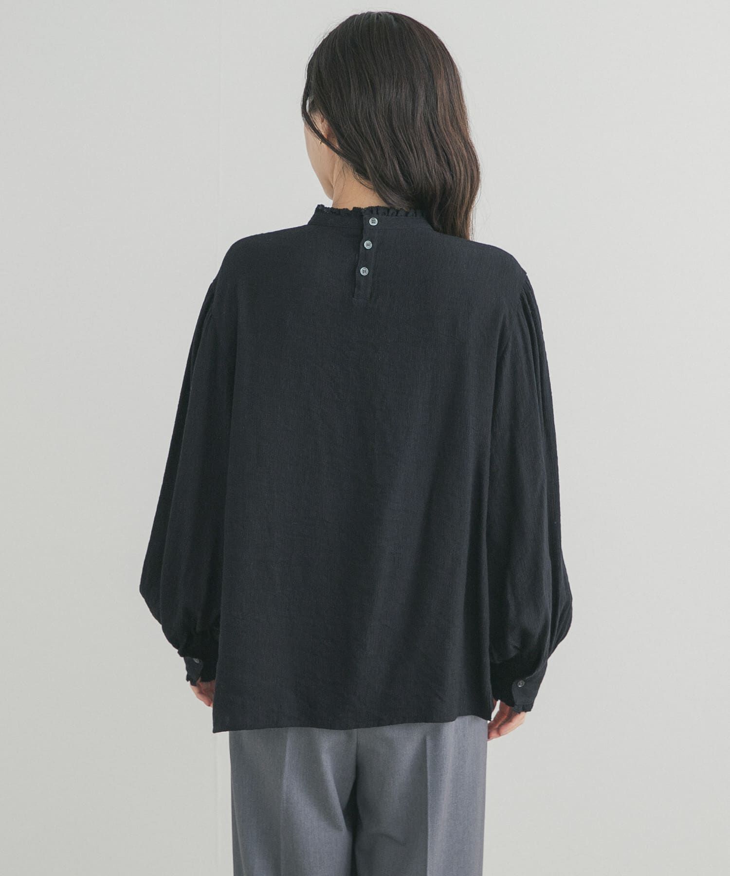 URBAN RESEARCH DOORS「ピンタックフリルスタンドカラーブラウス」|シャツ・ブラウス|