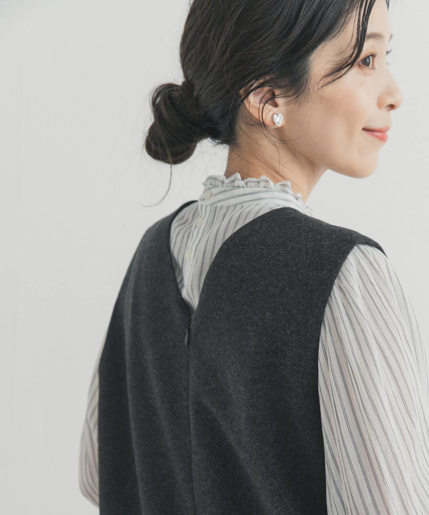 URBAN RESEARCH DOORS「ピンタックフリルスタンドカラーブラウス」|シャツ・ブラウス|