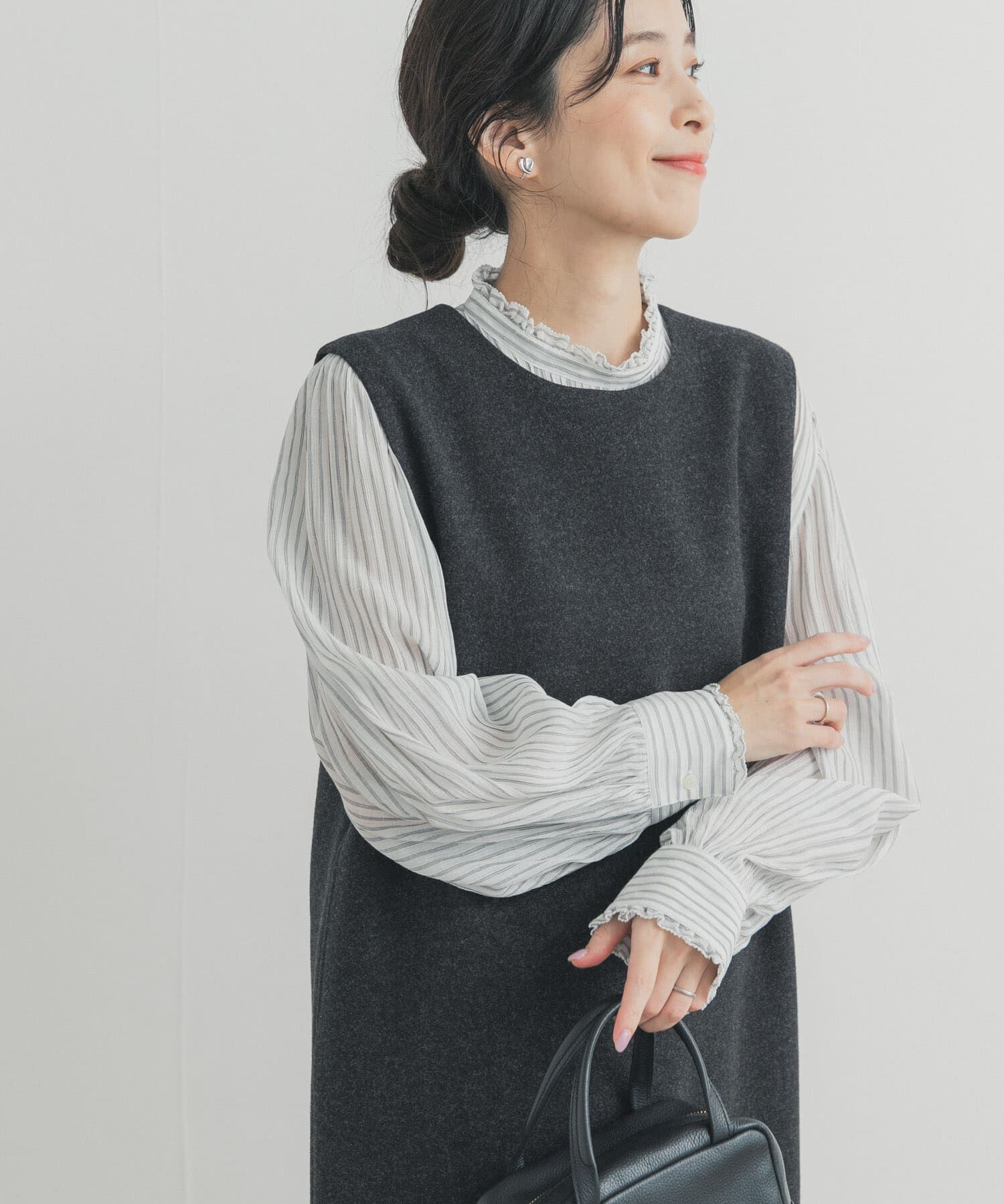 URBAN RESEARCH DOORS「ピンタックフリルスタンドカラーブラウス」|シャツ・ブラウス|