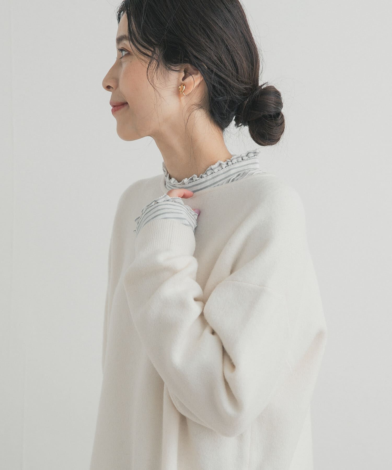 URBAN RESEARCH DOORS「ピンタックフリルスタンドカラーブラウス」|シャツ・ブラウス|