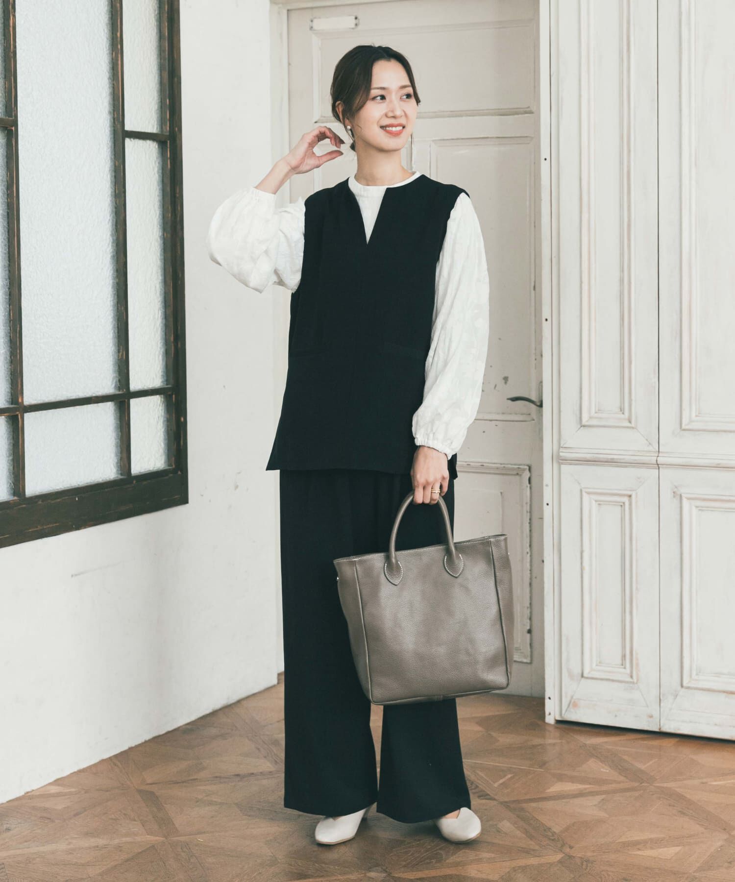 URBAN RESEARCH DOORS「スリットネックベスト」|ベスト・ジレ|