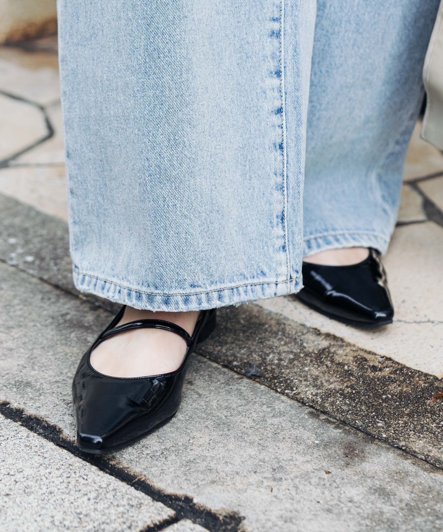 URBAN RESEARCH「ポインテッドバックストラップシューズ」|パンプス|ブラック