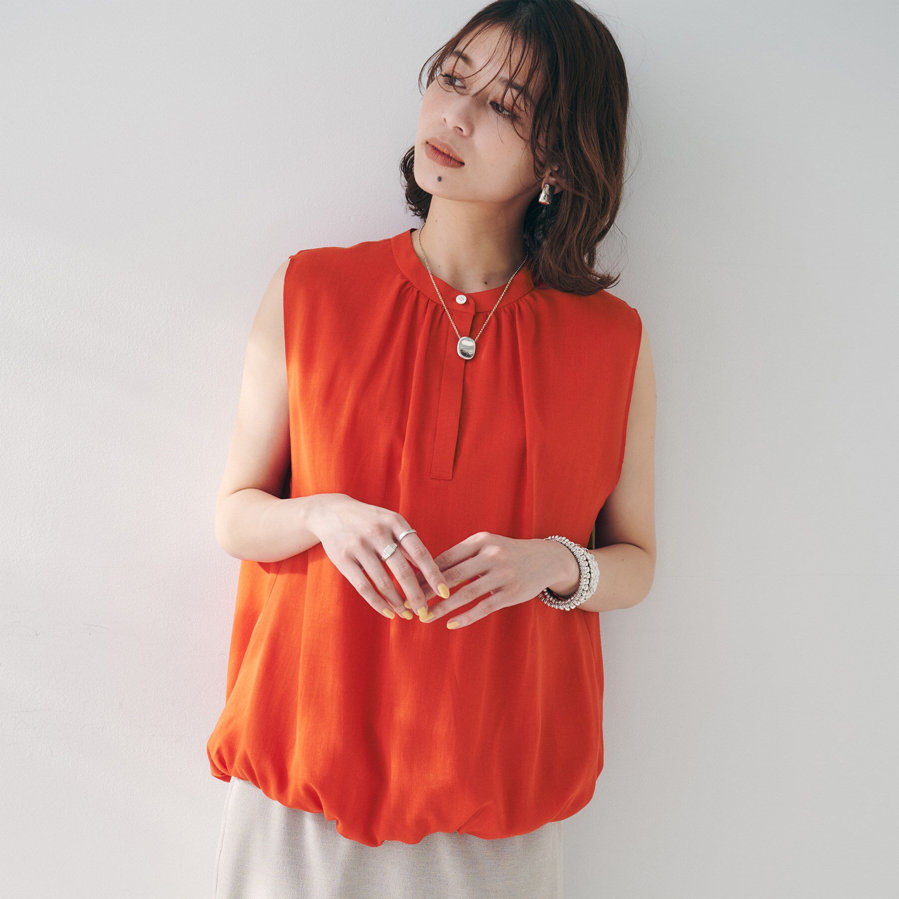 UNTITLED「【シアー/バンドカラー】バルーンヘムノースリーブブラウス」|シャツ・ブラウス|