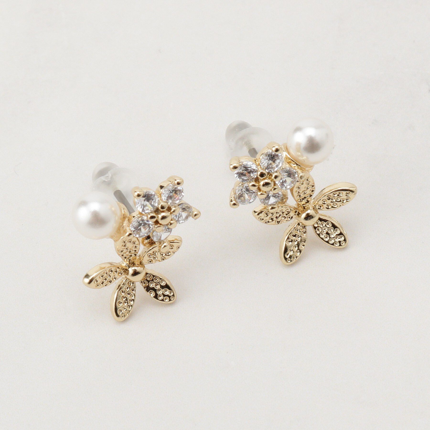 grove「メタルフラワーパール調ピアス」|ピアス|