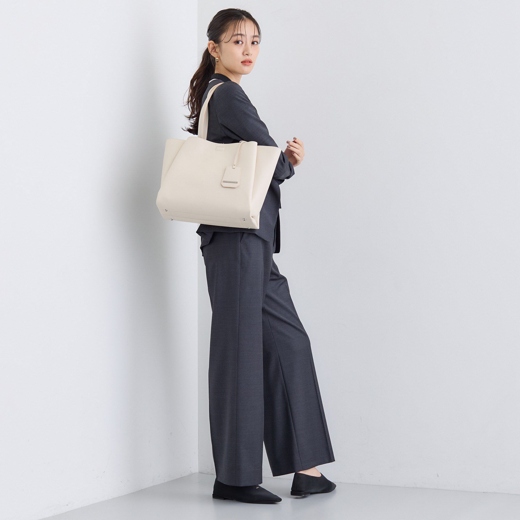 INDIVI「【セレモニー/入卒/A4収納可能】タックキャリアBAG」|トートバッグ|