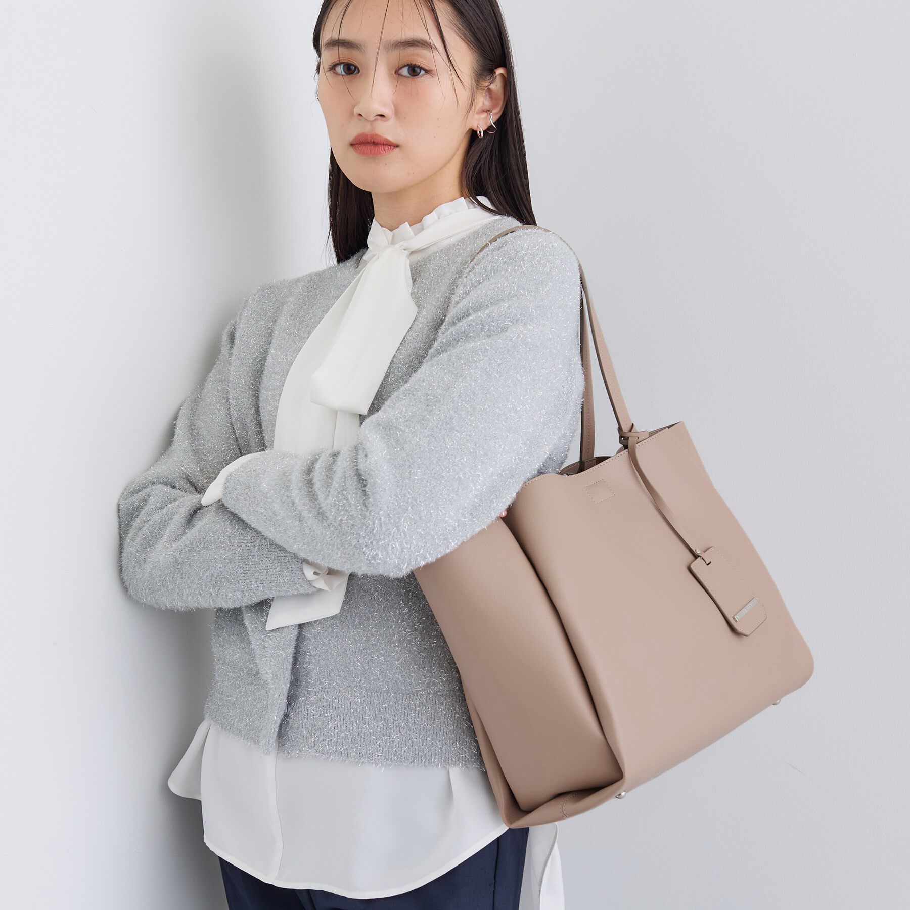 INDIVI「【セレモニー/入卒/A4収納可能】タックキャリアBAG」|トートバッグ|