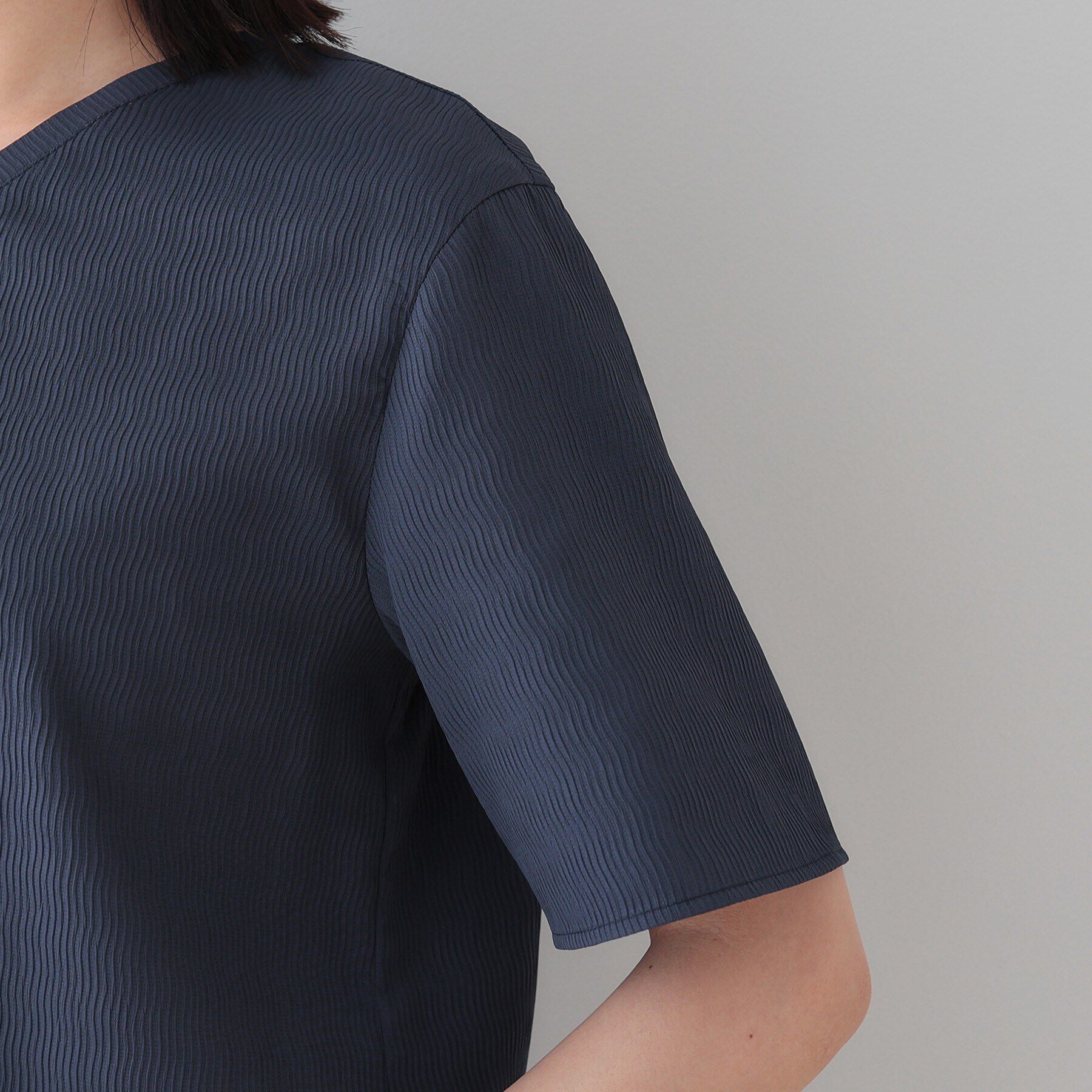 INDIVI「【洗える／凹凸素材】シンプルVネックブラウス」|シャツ・ブラウス|