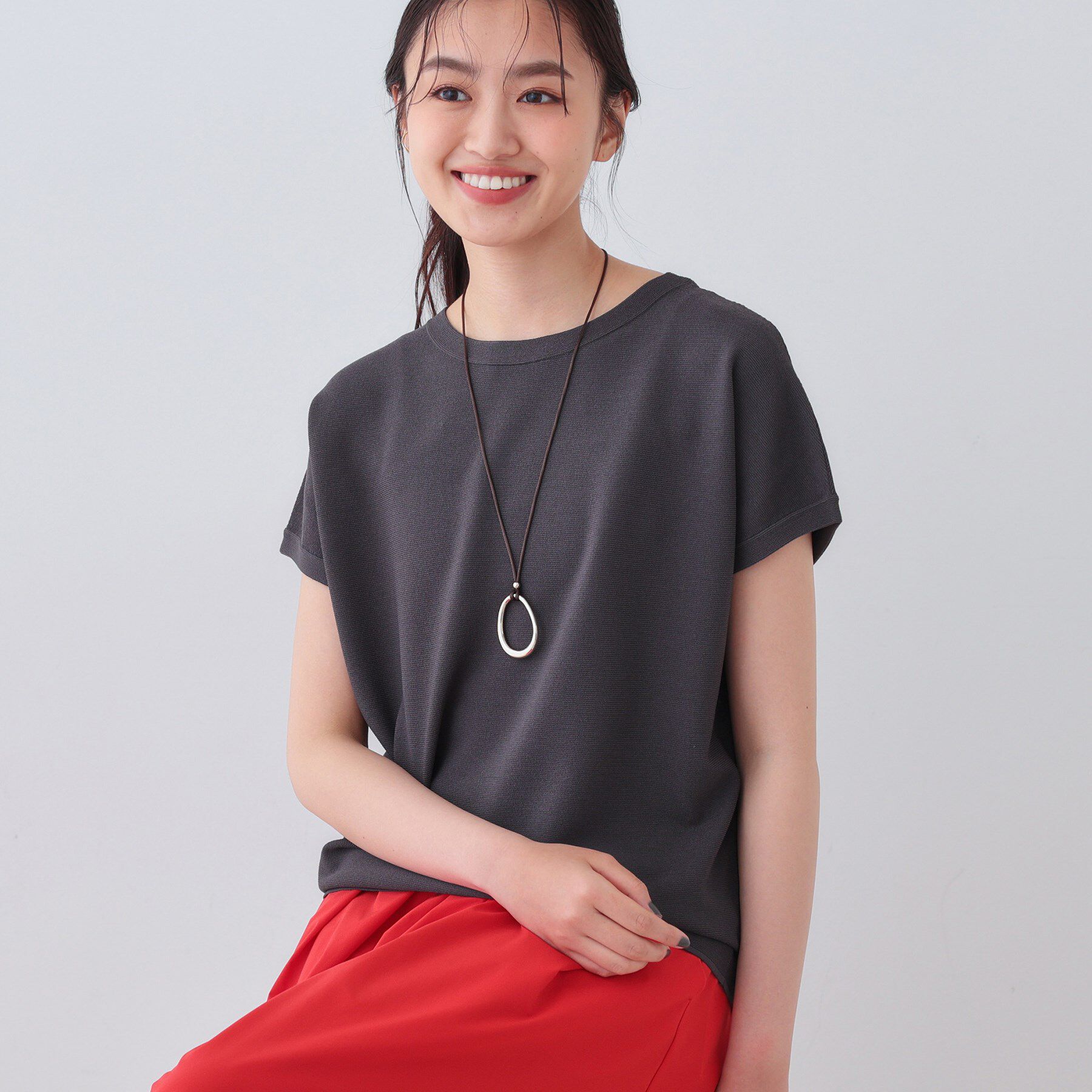 INDIVI「新色登場！【洗える／清涼感】レーヨンストレッチ フレンチスリーブニット」|ニット・セーター|チャコールグレー(0