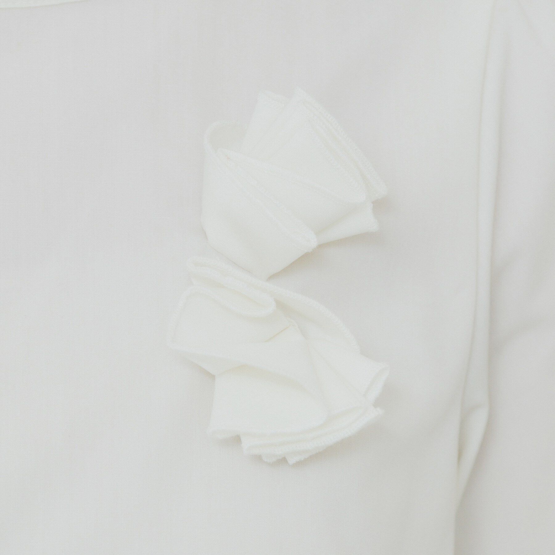 index「コサージュ付きタックパフブラウス【洗濯機洗い可/イージーアイロン】」|シャツ・ブラウス|