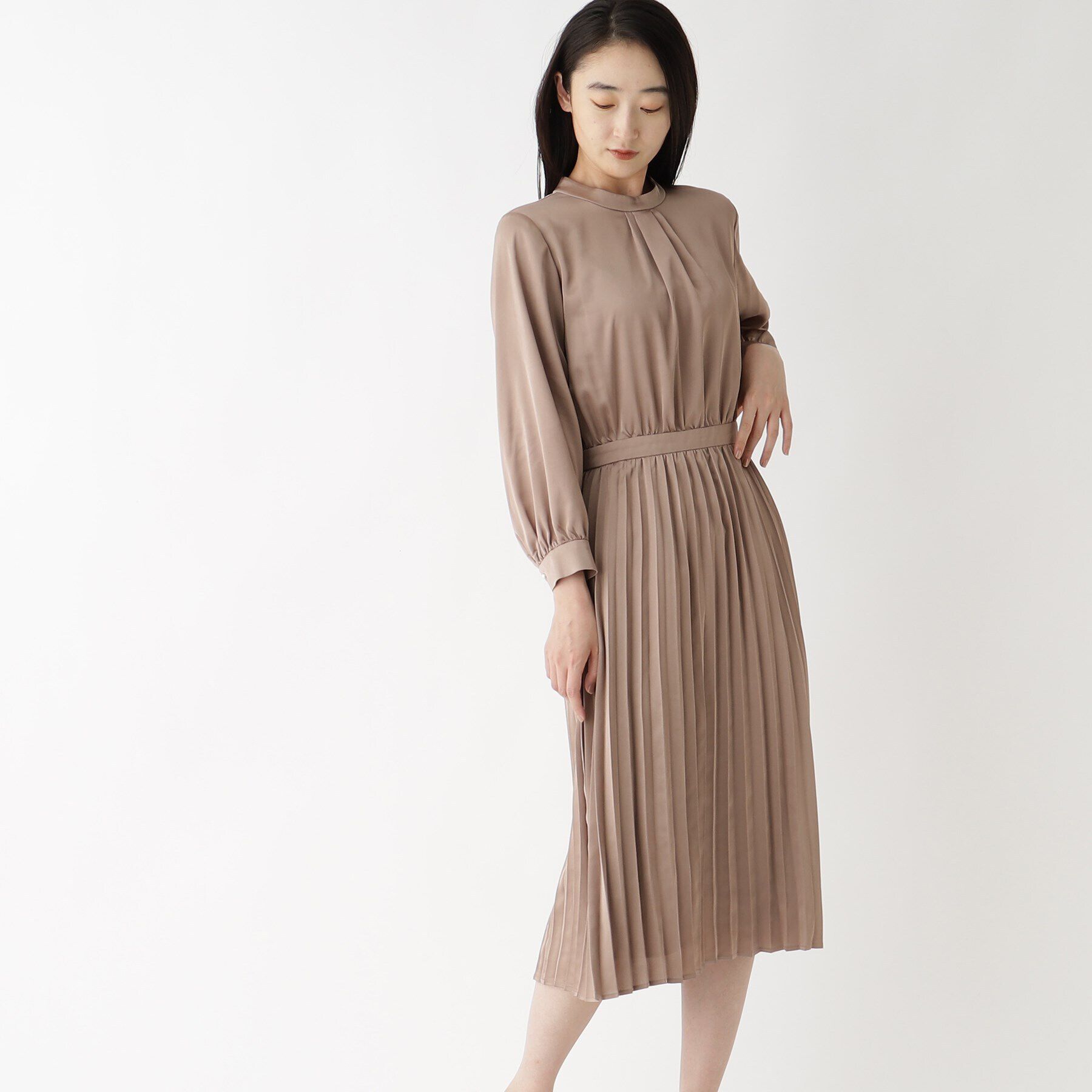 OPAQUE.CLIP「≪通勤・セレモニー対応≫ サテンプリーツワンピース【洗濯機洗い可】」|ワンピース|