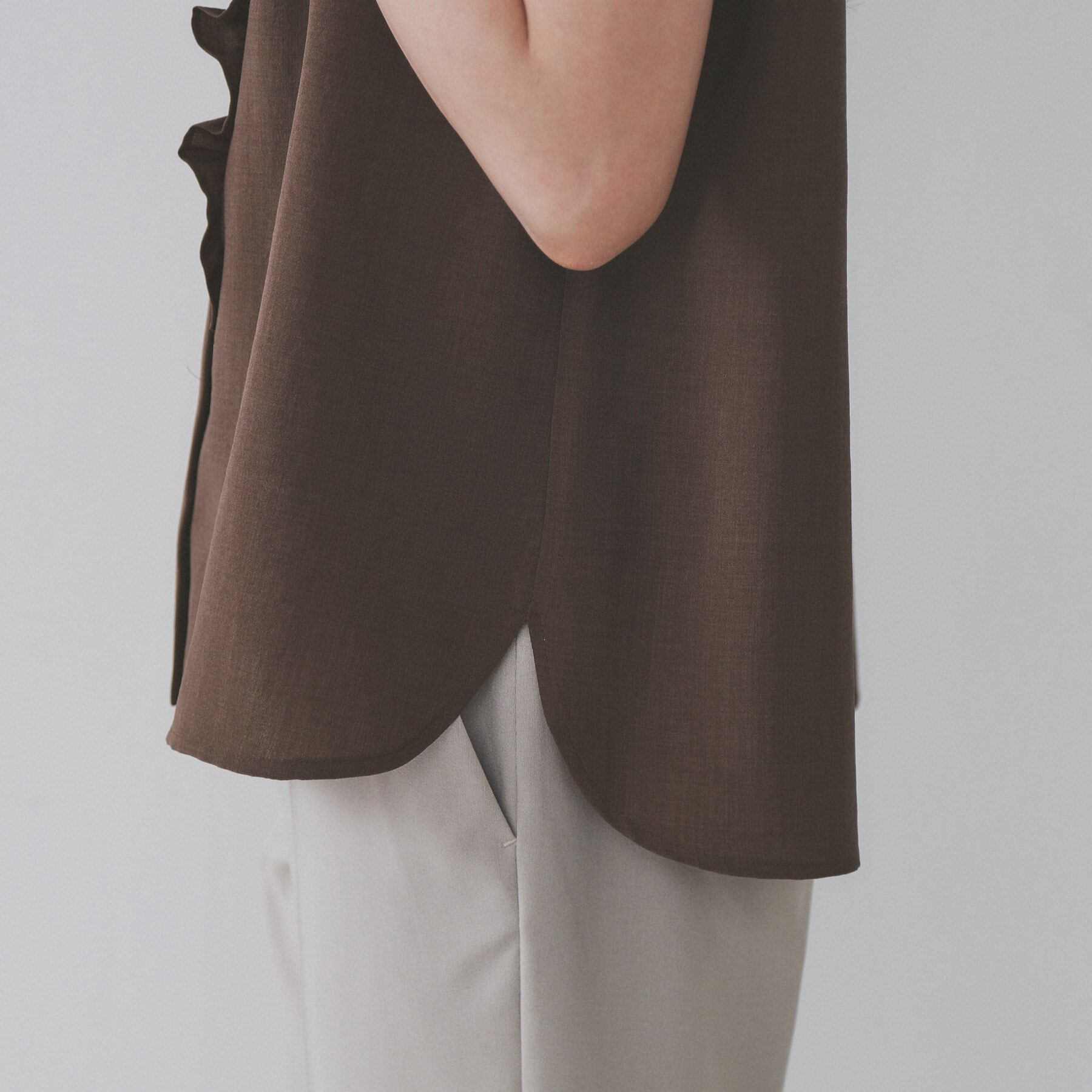 OPAQUE.CLIP「リネンライクフロントフリルブラウス【洗濯機洗い可/吸水速乾/接触冷感】」|シャツ・ブラウス|