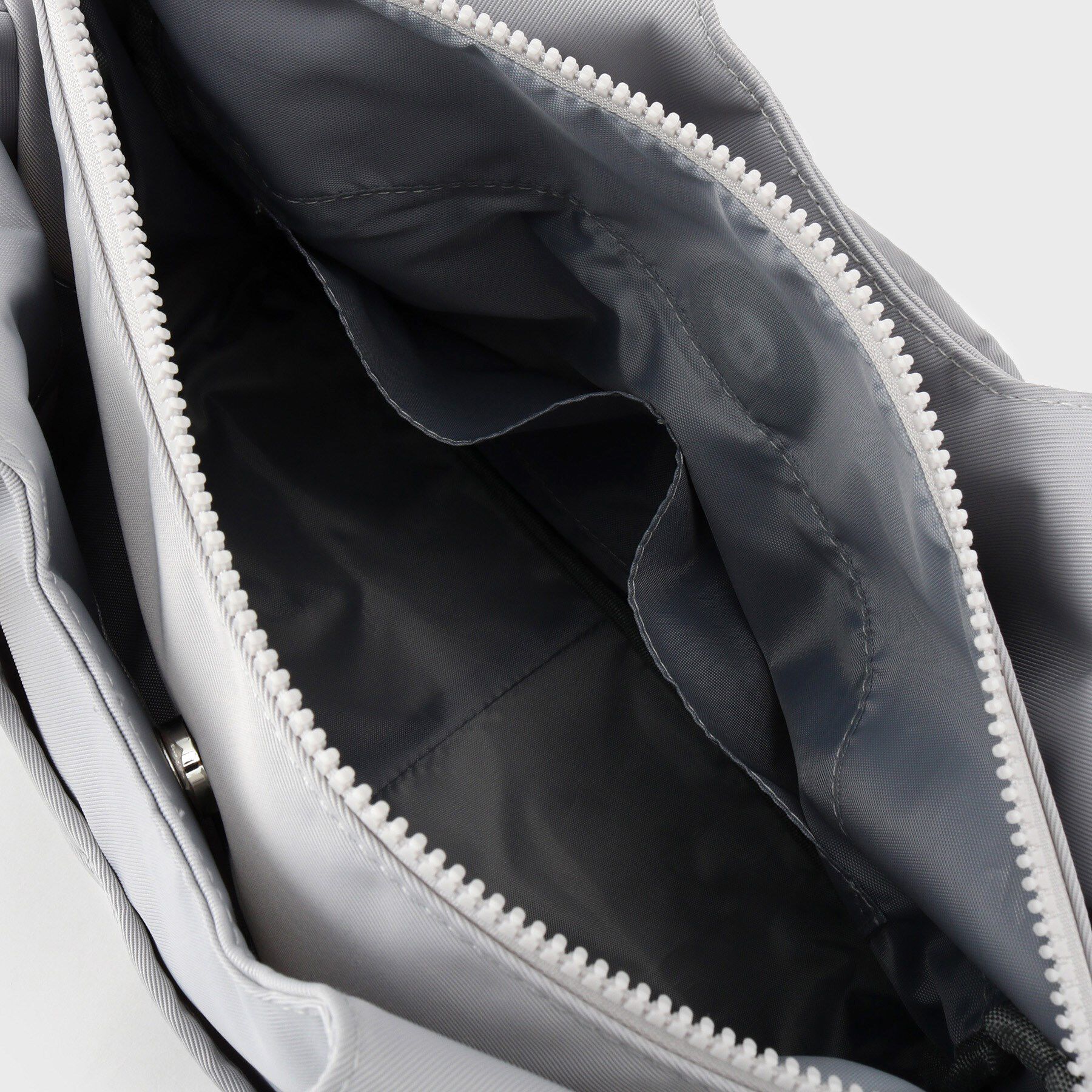 OPAQUE.CLIP「フロントポケット3層デザイントライアングルミドルトートバッグ【マルチポケット】」|トートバッグ|