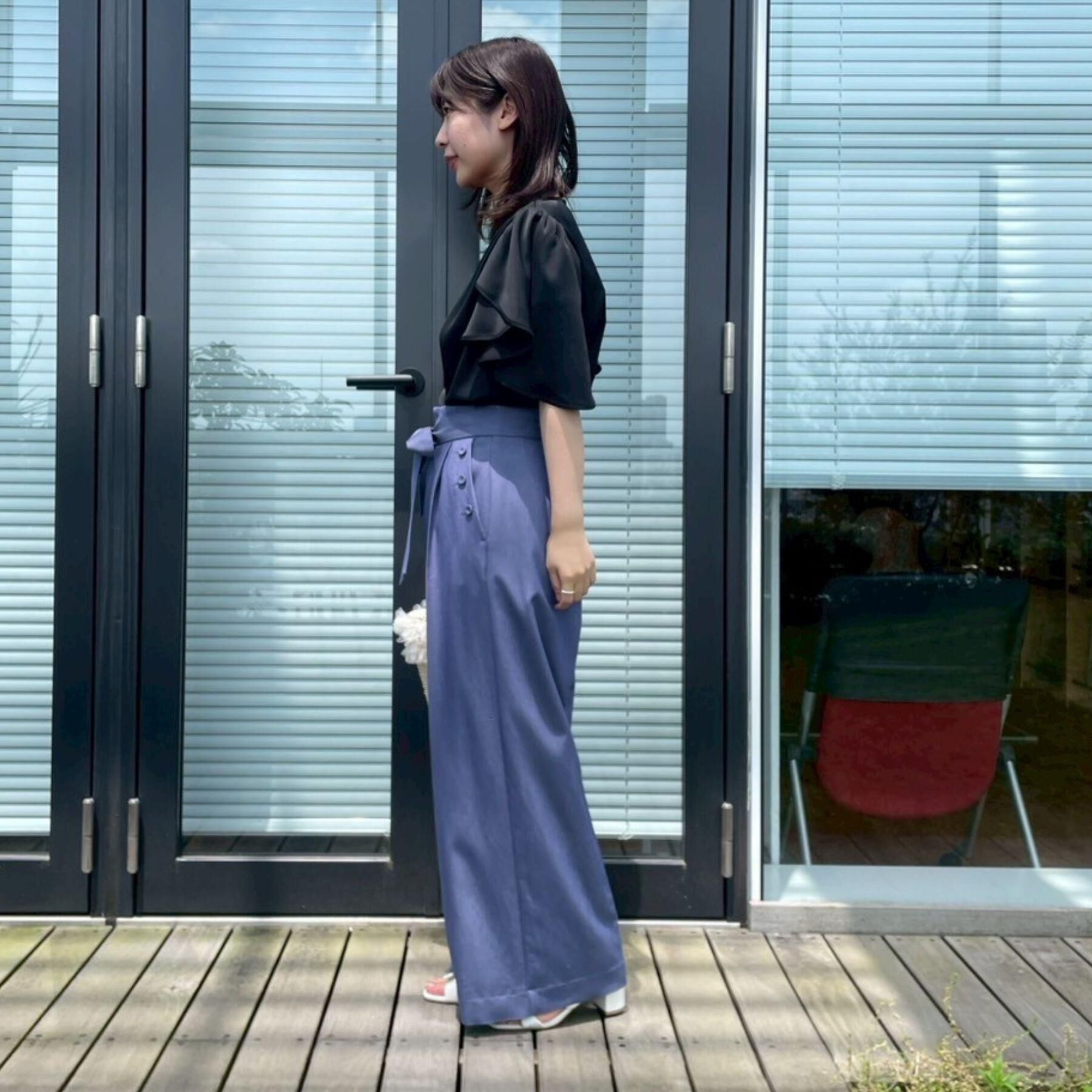 Couture broach「【洗える・通勤】Vネックパール調フレアブラウス」|シャツ・ブラウス|