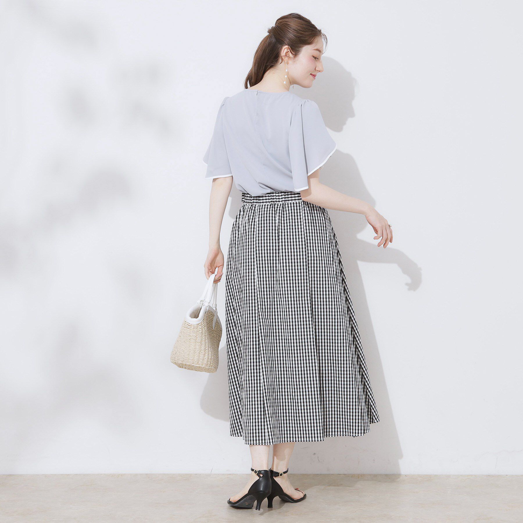 Couture broach「【洗える・通勤】Vネックパール調フレアブラウス」|シャツ・ブラウス|