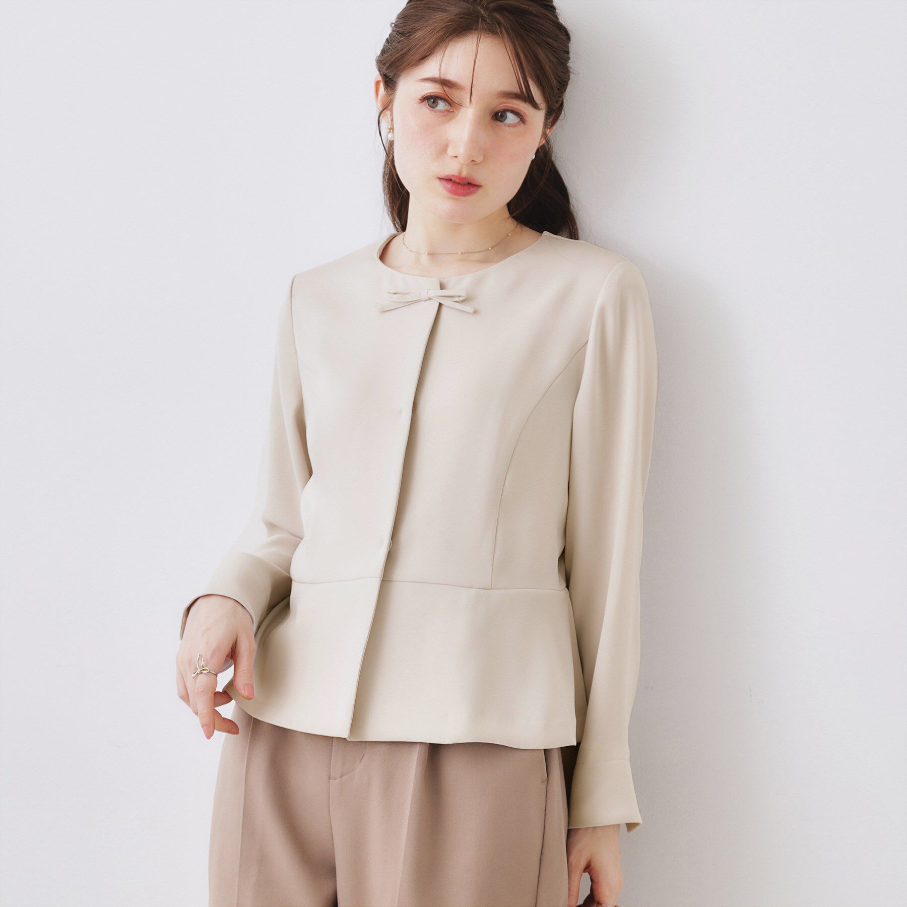 Couture broach「【ハレの日・通勤】リボンデザイン ペプラムブラウス」|シャツ・ブラウス|