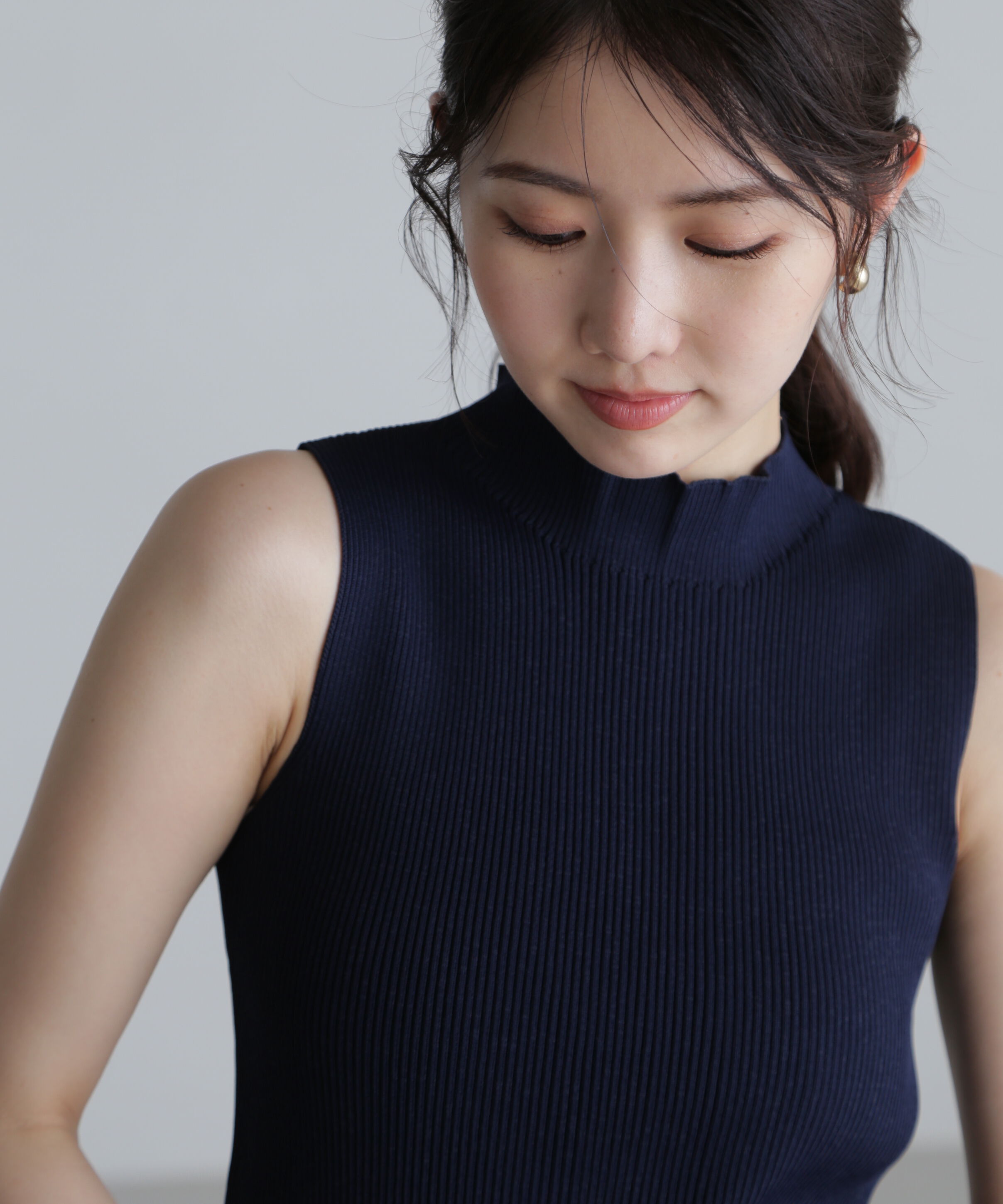  「〈洗える〉マシンウォッシャブルノースリーブニット」|ニット・セーター|