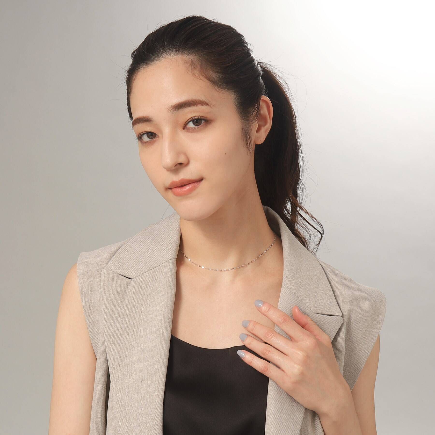 COCOSHNIK「プラチナ フラワークロスチェーン ネックレス」|ネックレス|