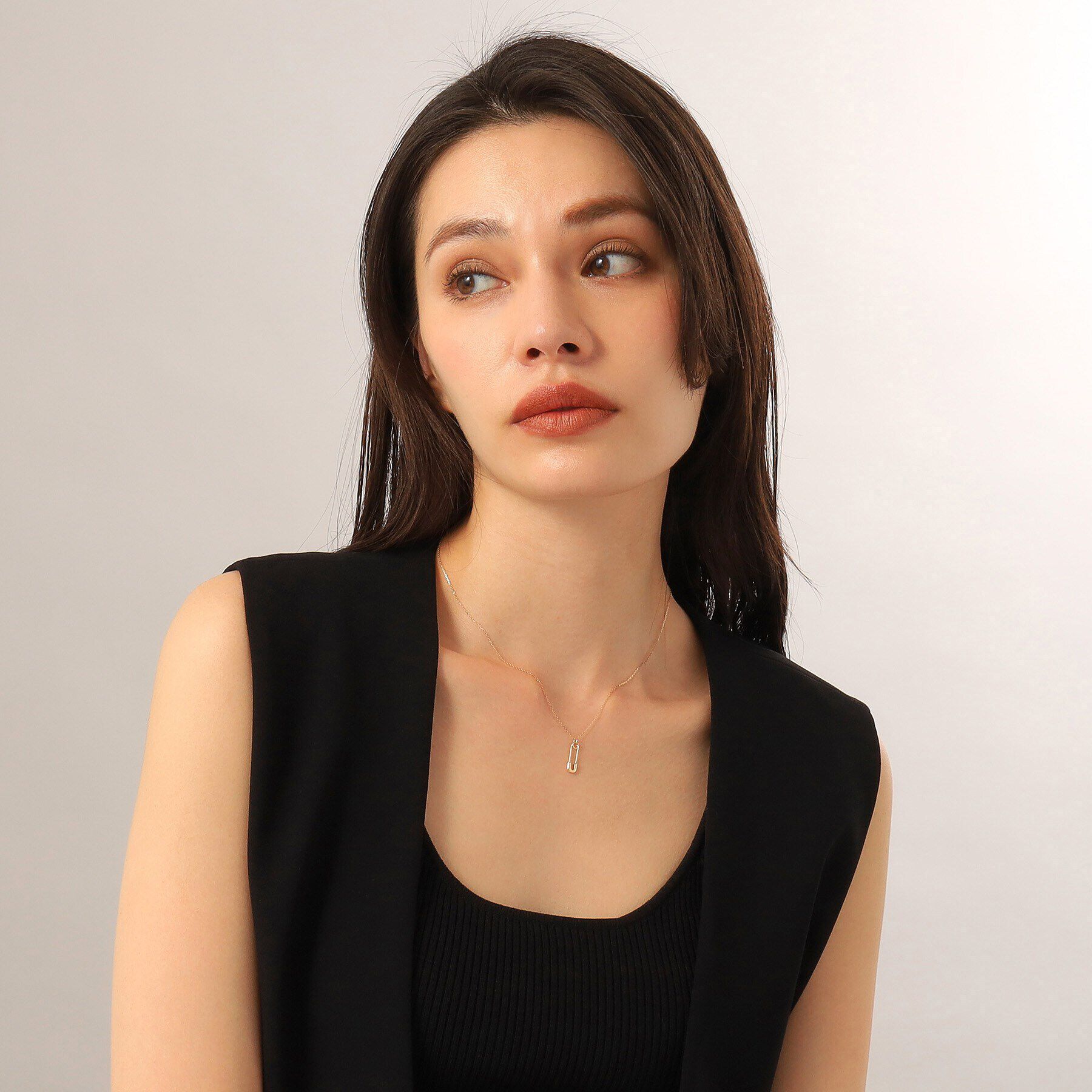 COCOSHNIK「K10セーフティピンモチーフ ネックレス」|ネックレス|