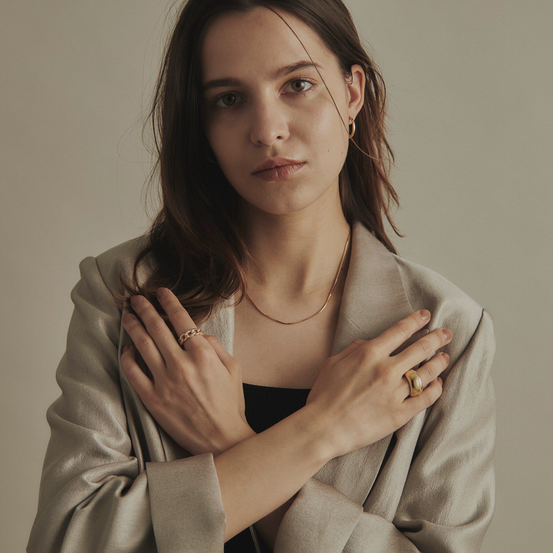 COCOSHNIK「K18平打ちフープ ワンタッチピアス」|ピアス|