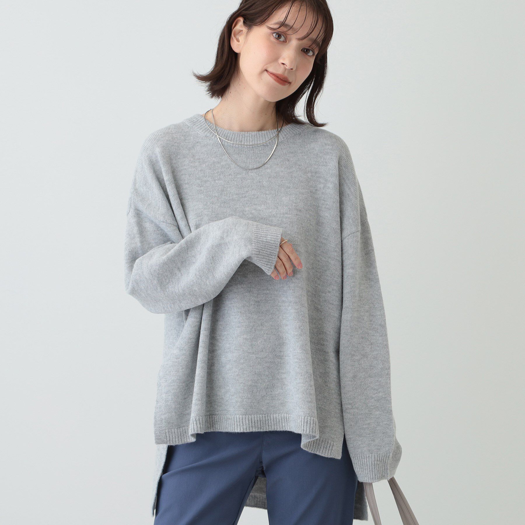 SHOO･LA･RUE「【S-LL/体型カバー】軽くてふわふわ お尻が隠れるワイドシルエットニット」|ニット・セーター|グレー(012)