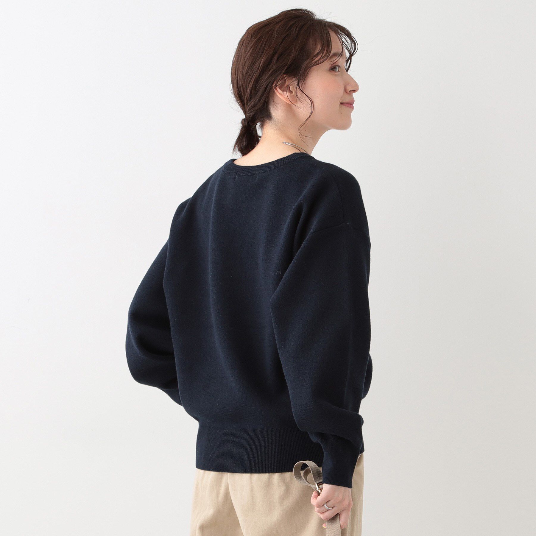 SHOO･LA･RUE「【洗える/S-LL/ちくちくしにくい】大人のための ロゴ入りスウェットライクニット」|ニット・セーター|