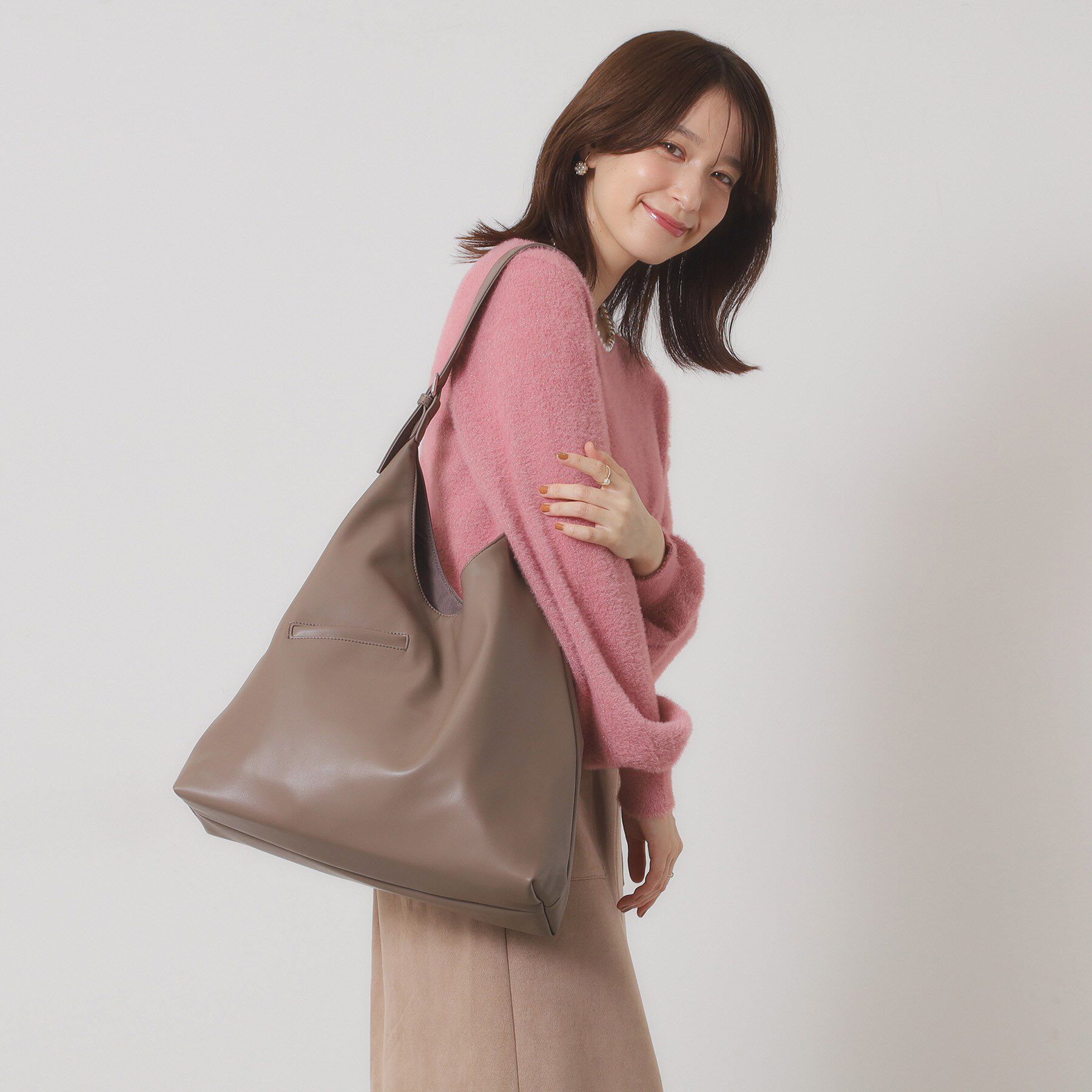 ITS&rsquo;DEMO「【A4対応】PUワンショル」|ショルダー・メッセンジャー|グレージュ(050)