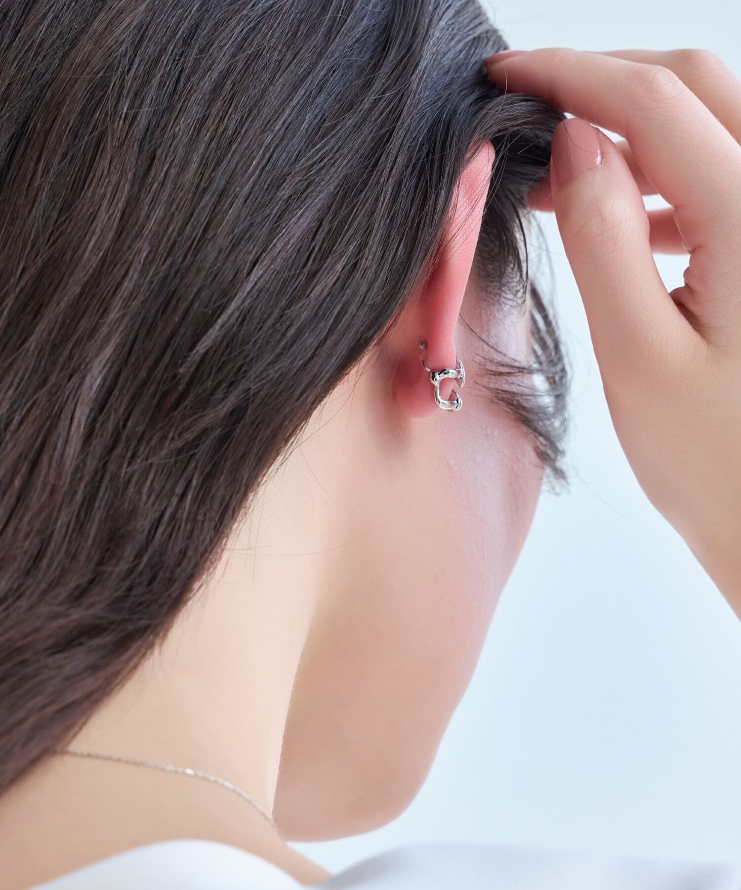 Phoebe「【痛くないシリーズ金属アレルギー対応】ダブルドロップメタルフロートライトフィットイヤリング　シルバー」|イヤリング|