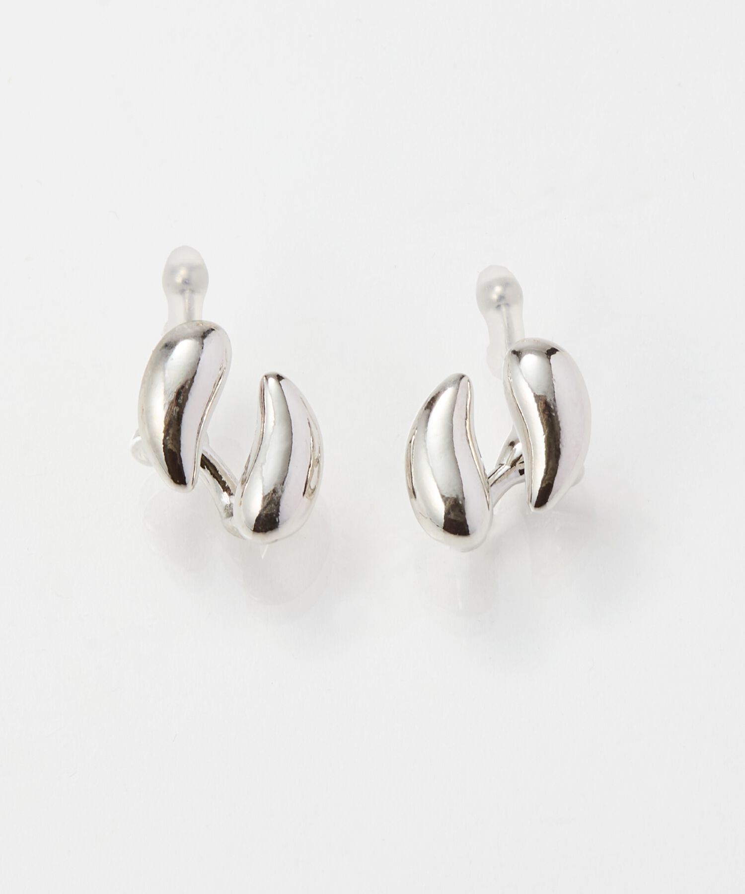 Phoebe「【痛くないシリーズ金属アレルギー対応】ダブルドロップメタルフロートライトフィットイヤリング　シルバー」|イヤリング|