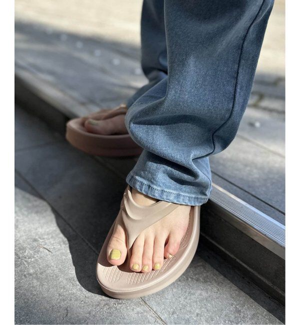 U by SPICK&SPAN「《追加》OOFOS/ ウーフォス O Omega」|サンダル|