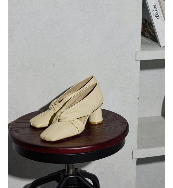 GRISE「GRISE6cmレザースクエアツイストパンプス」|パンプス|ベージュ