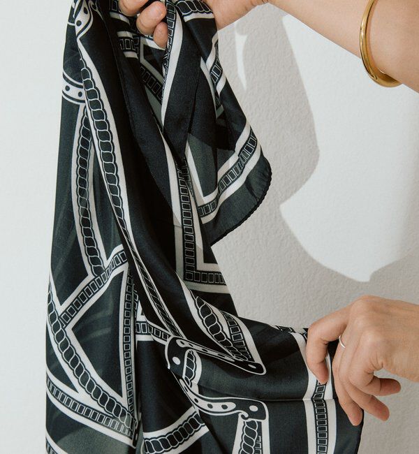  「【スタイリングのアクセントに】チェーン柄スカーフ」|バンダナ・スカーフ|