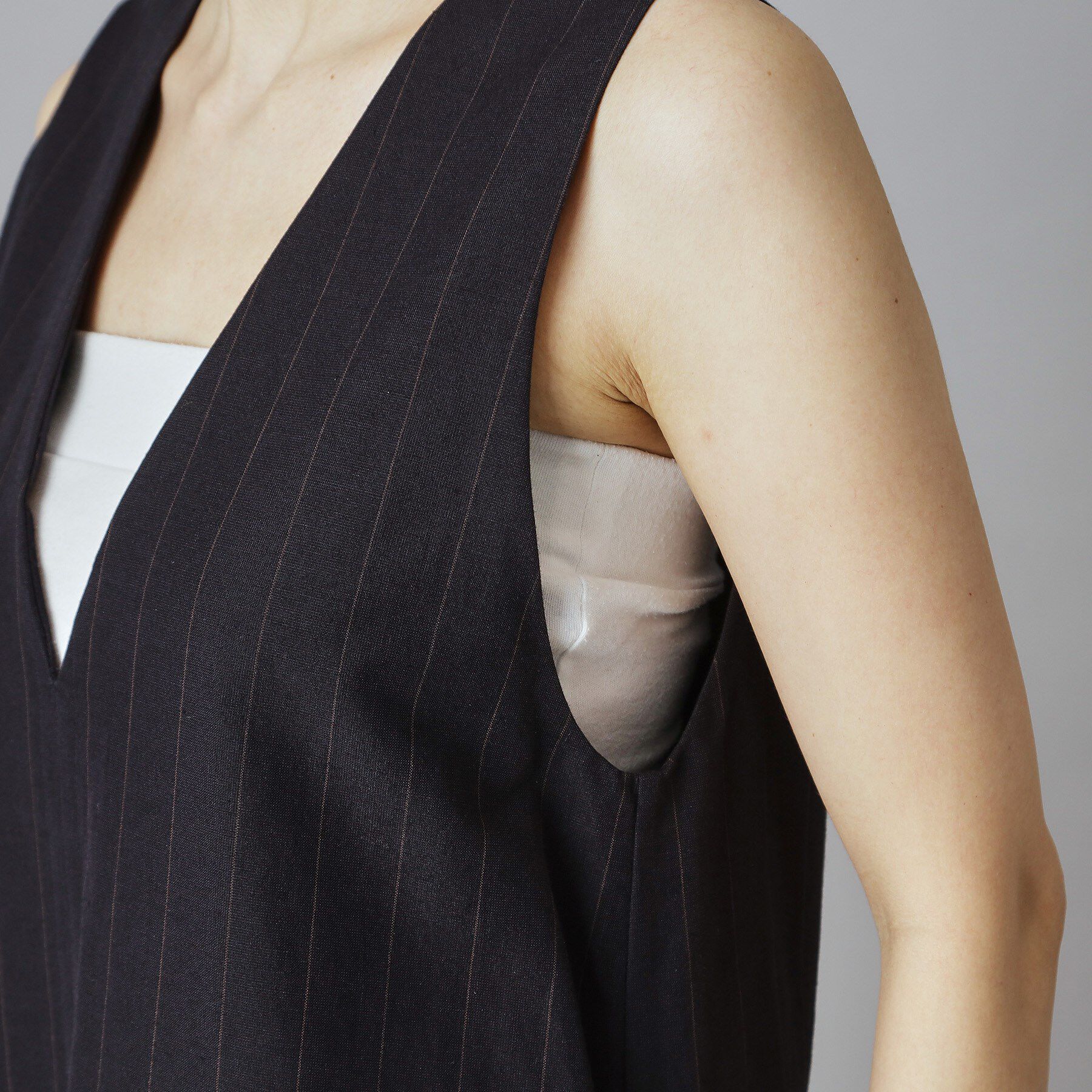 DRESSTERIOR「TICCA（ティッカ）Vネックノースリーブワンピース」|ワンピース|