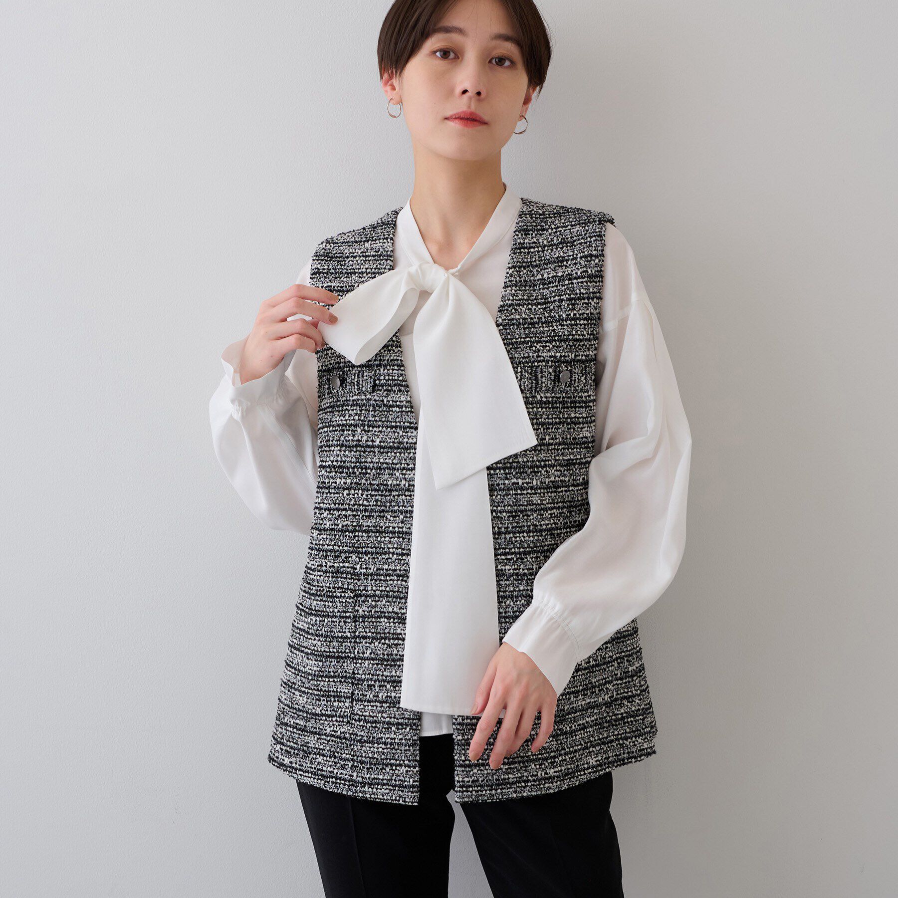 INDIVI「【2点セット／UVケア】ツイードジレ＆ボウタイブラウス カセット服」|その他|ブラック(419)