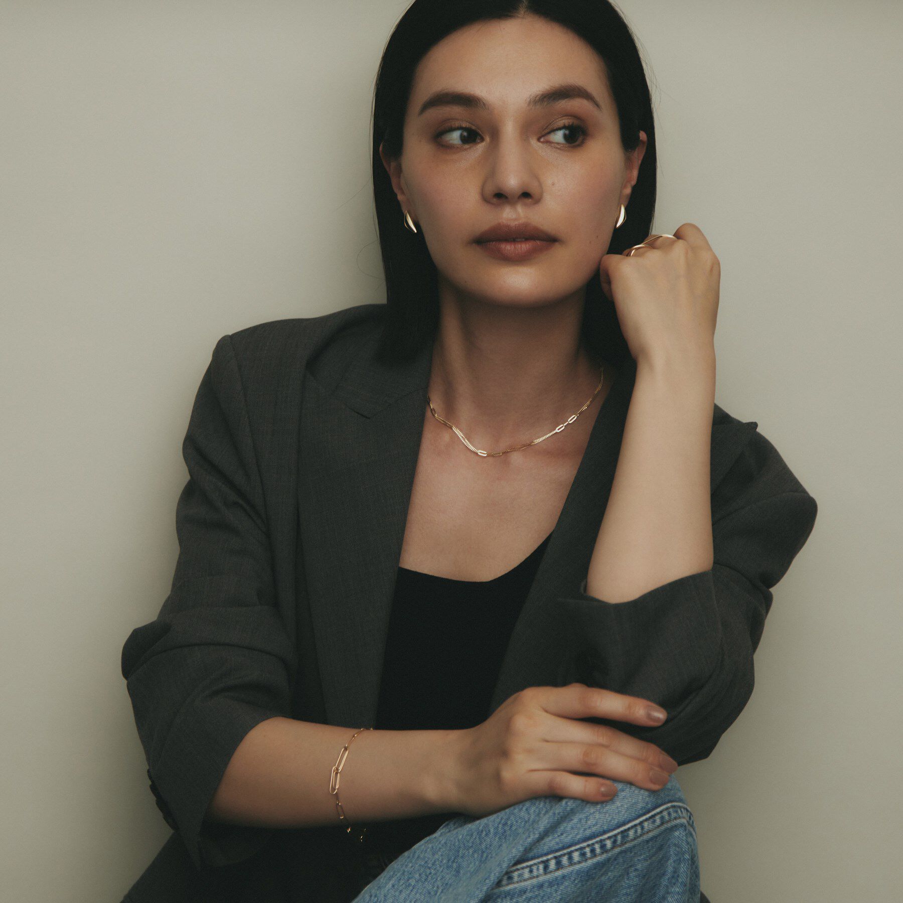 COCOSHNIK「K10中空トライアングルピラミッド スタッドピアス」|ピアス|