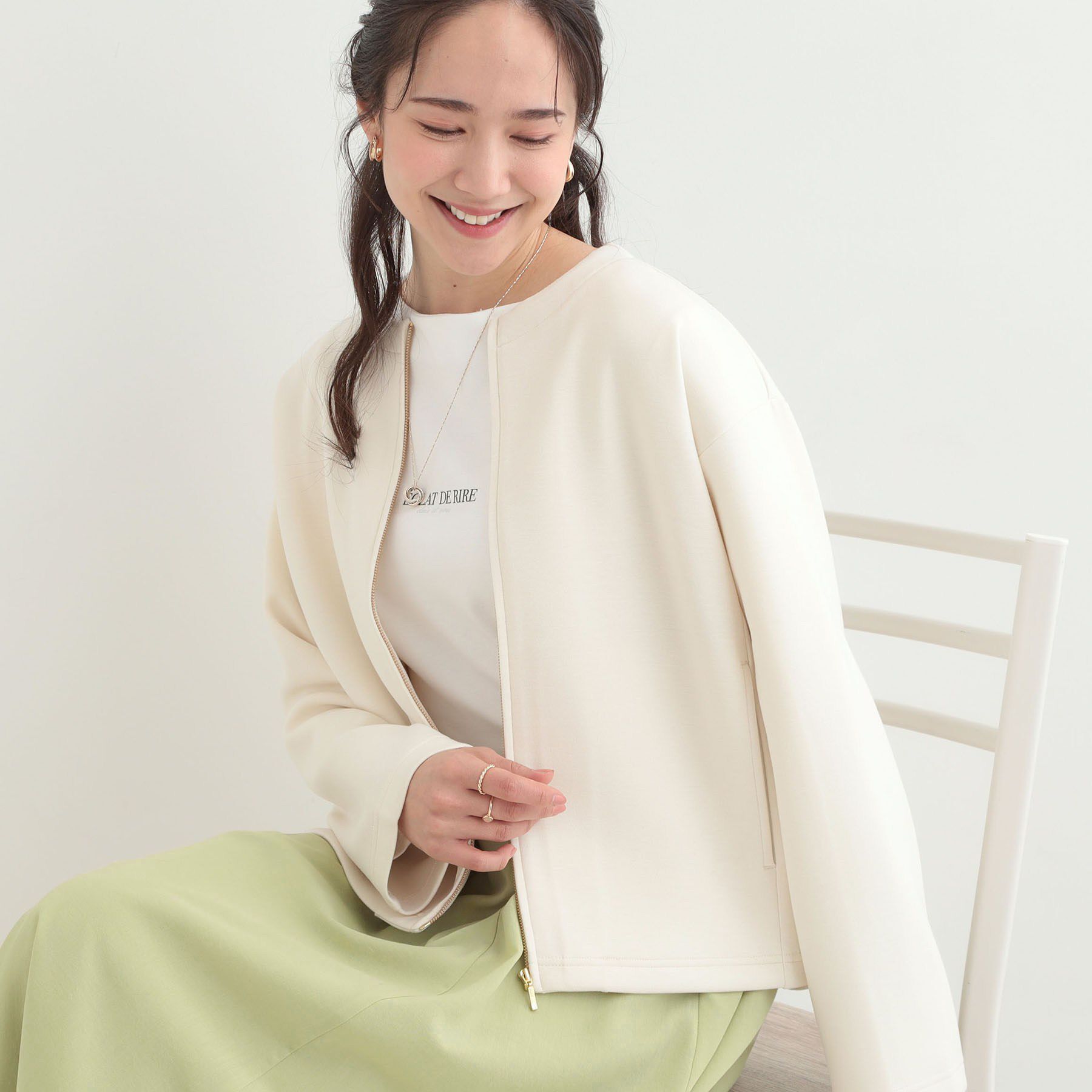 SHOO･LA･RUE「【セットアップ可能/S－LL/なめらかタッチ】大人のきれいめスタイルに ノーカラージップブルゾン」|ブルゾン・スタジャン|アイボリー(004)