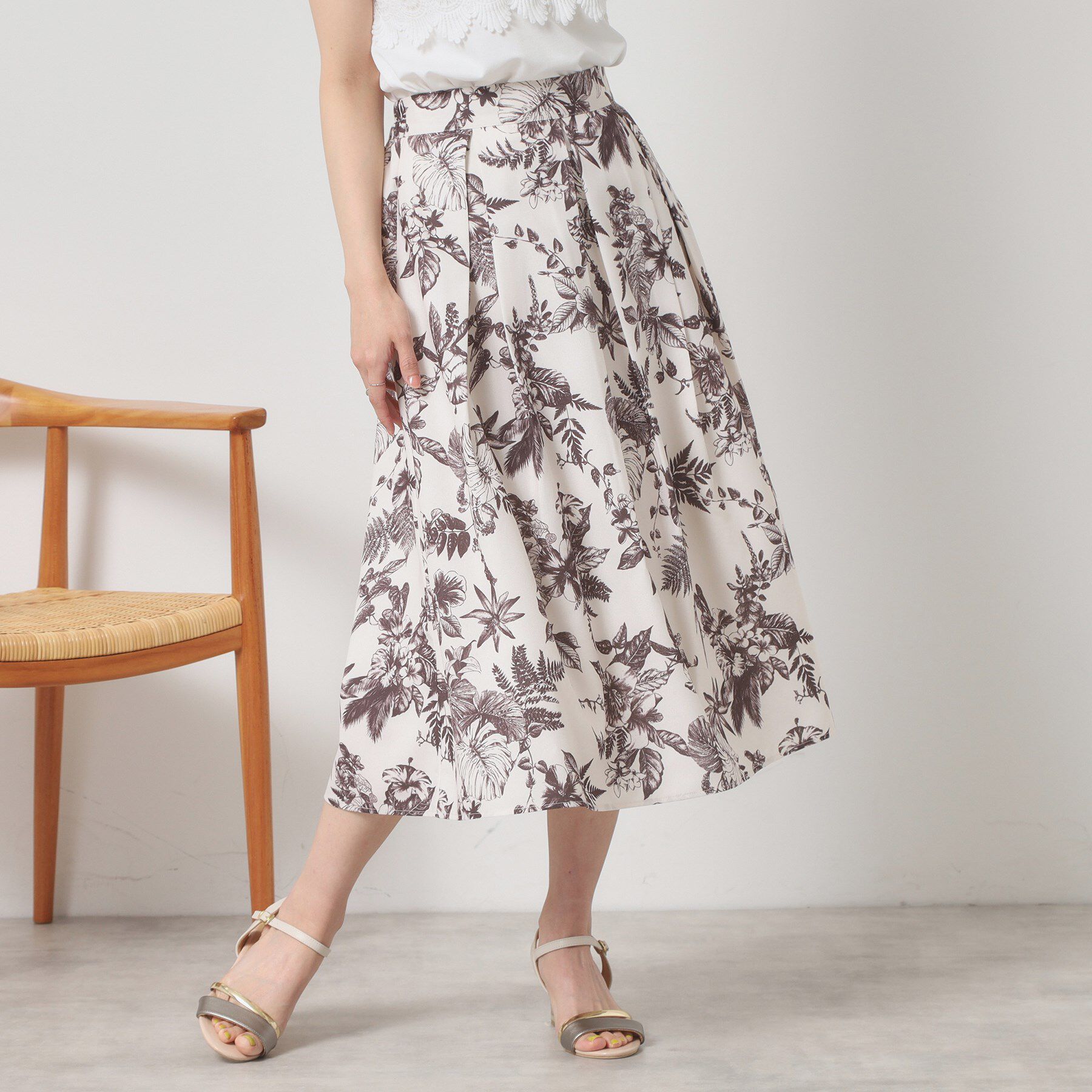 ITS&rsquo;DEMO「【清涼感／ウエスト後ろゴム／手洗い可】麻調花柄タックスカート」|スカート|オフホワイト(103