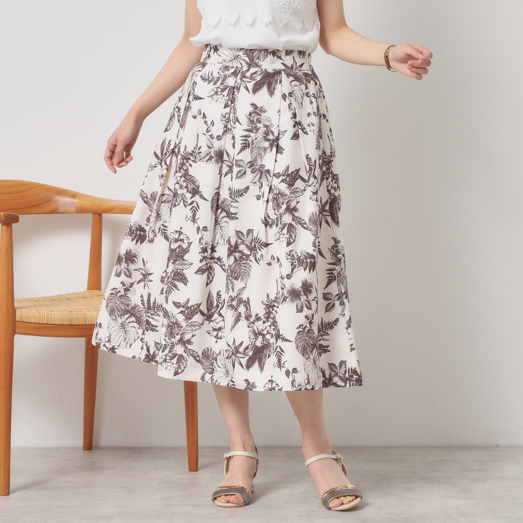 ITS&rsquo;DEMO「【清涼感／ウエスト後ろゴム／手洗い可】麻調花柄タックスカート」|スカート|