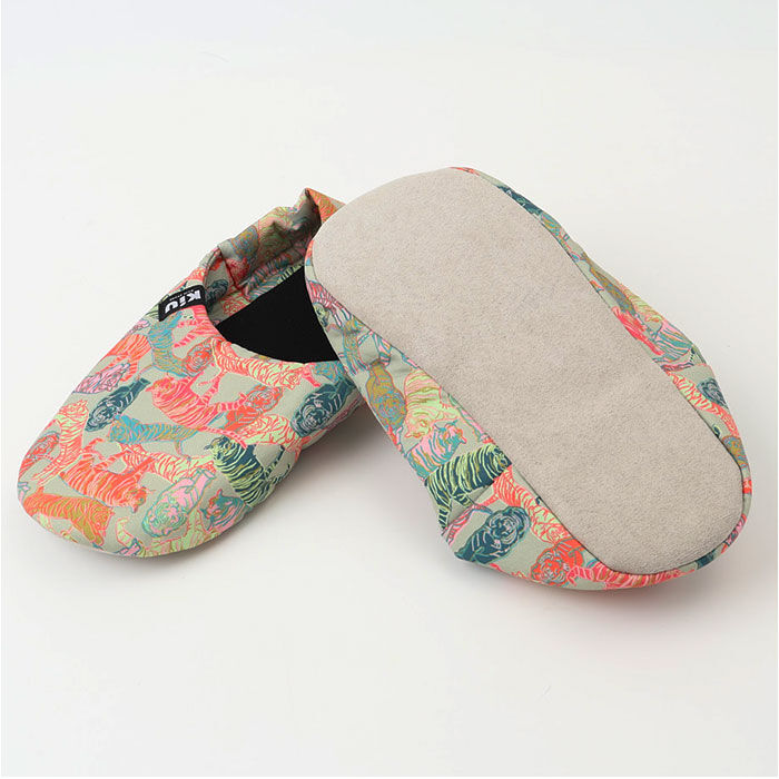 BACKYARD FAMILY「kiu ルームシューズ キウ K465 通販 スリッパ 携帯 かかとあり ルーム シューズ」|ルームシューズ|