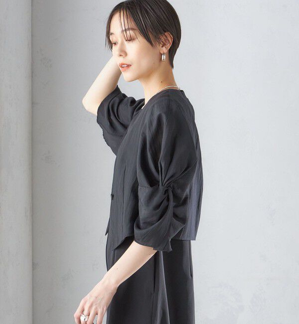 SHIPS for women「little black:〈手洗い可能〉ネジリ スリーブ シアー ショート 羽織（セレモニー対応可）」|ノーカラージャケット|