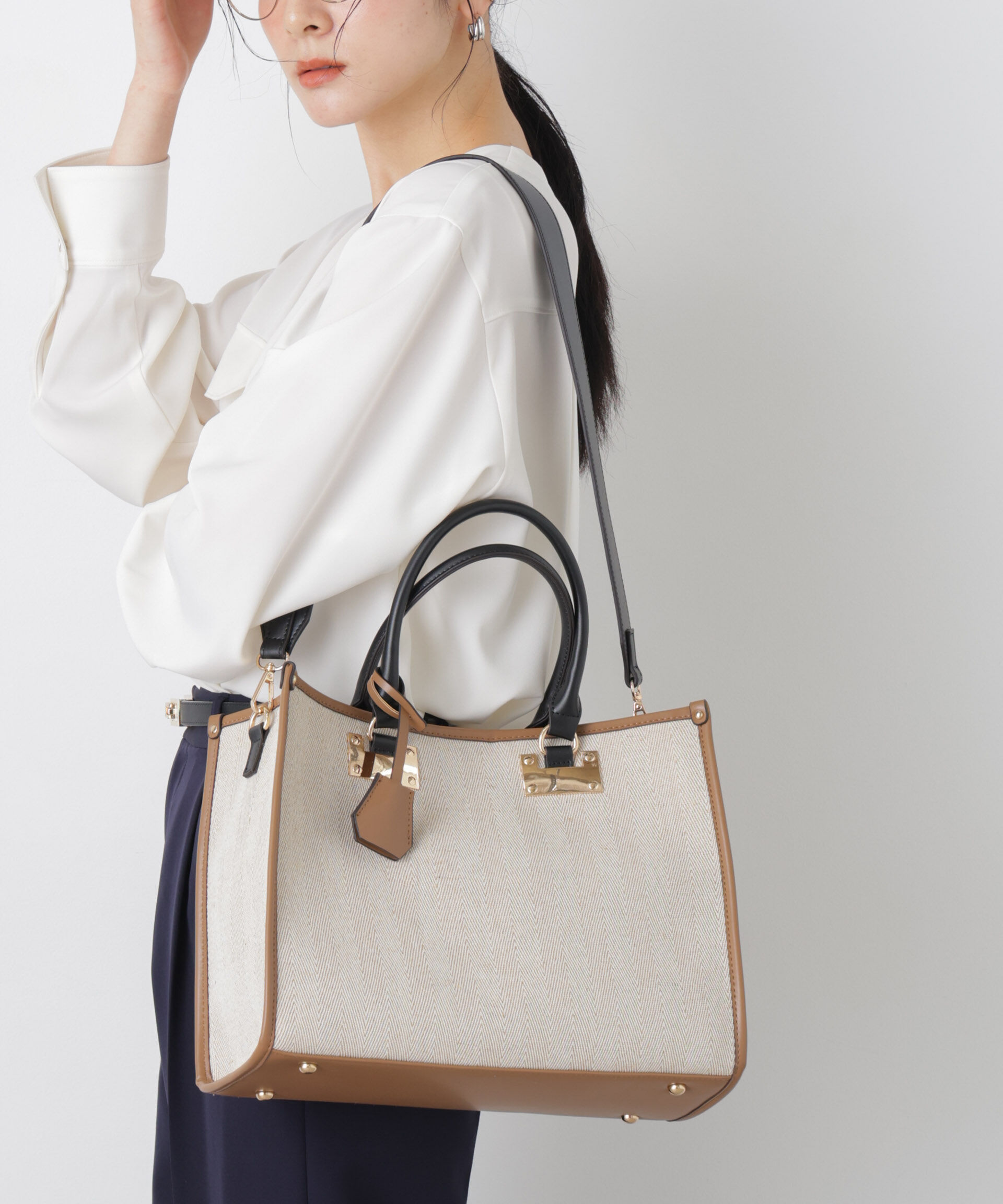 nano･universe「バイカラーキャンバスバッグ」|ショルダー・メッセンジャー|ブラウン