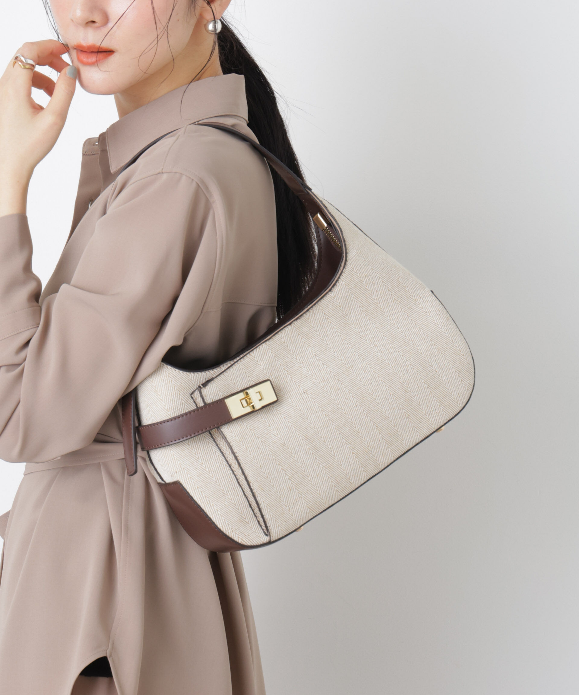 nano･universe「ターンロックベルトキャンバスワンハンドルバッグ」|ショルダー・メッセンジャー|