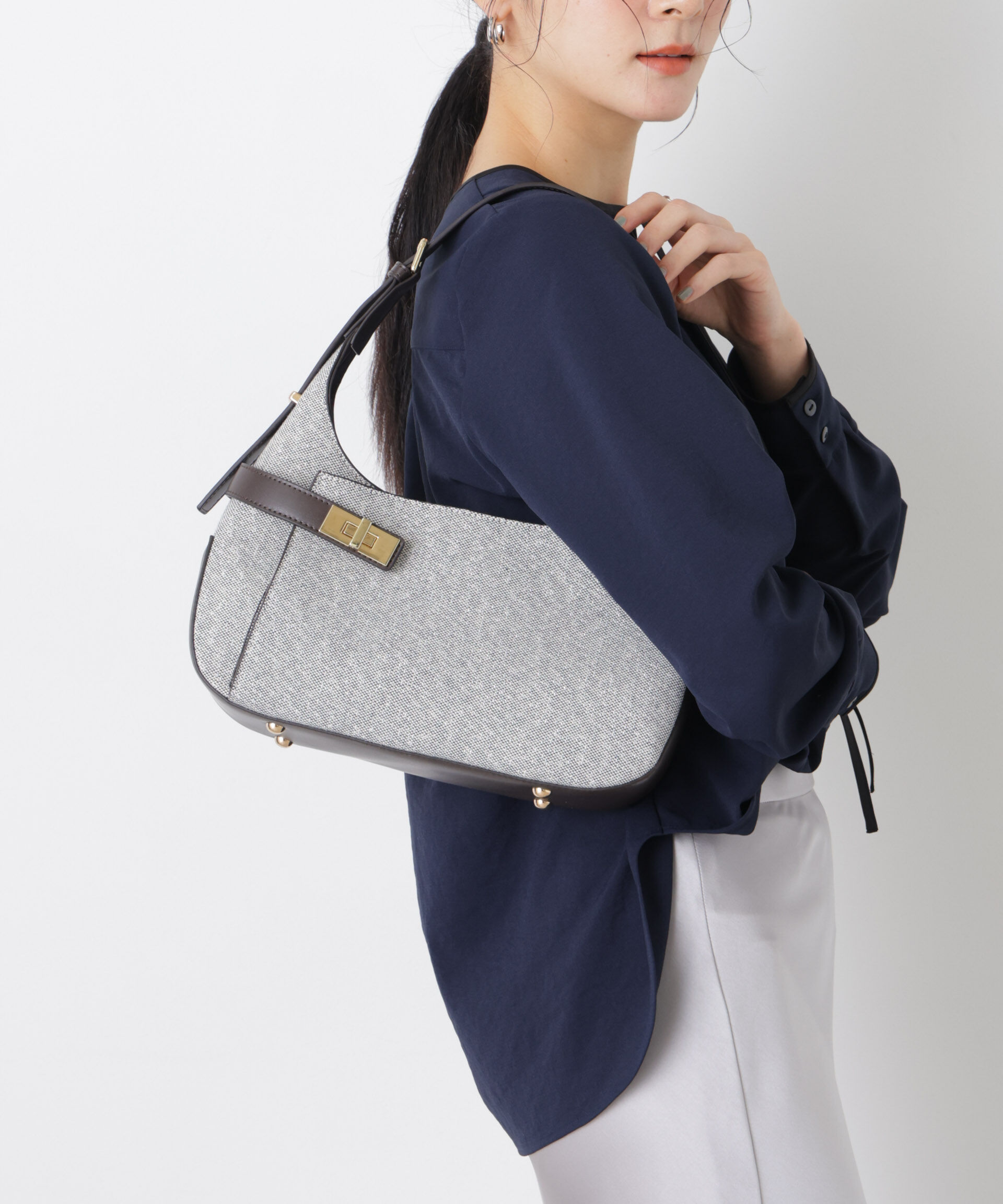 nano･universe「ターンロックベルトキャンバスワンハンドルバッグ」|ショルダー・メッセンジャー|ネイビー