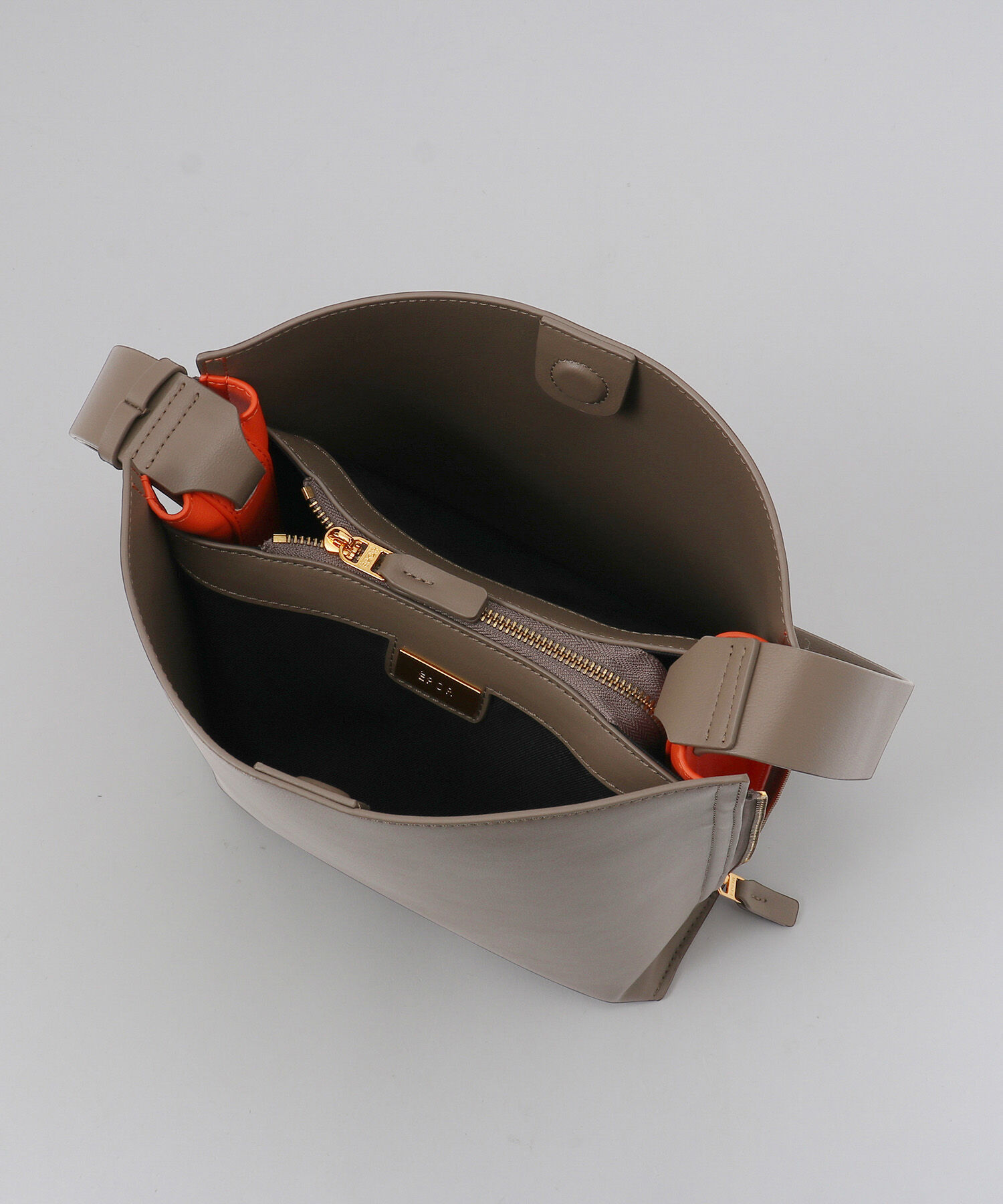 E'POR「【E'POR】Y BAG Shoulder Medium（サイドジップショルダーバッグ）【WEB限定/一部店舗限定】【メディア掲載」|ショルダー・メッセンジャー|