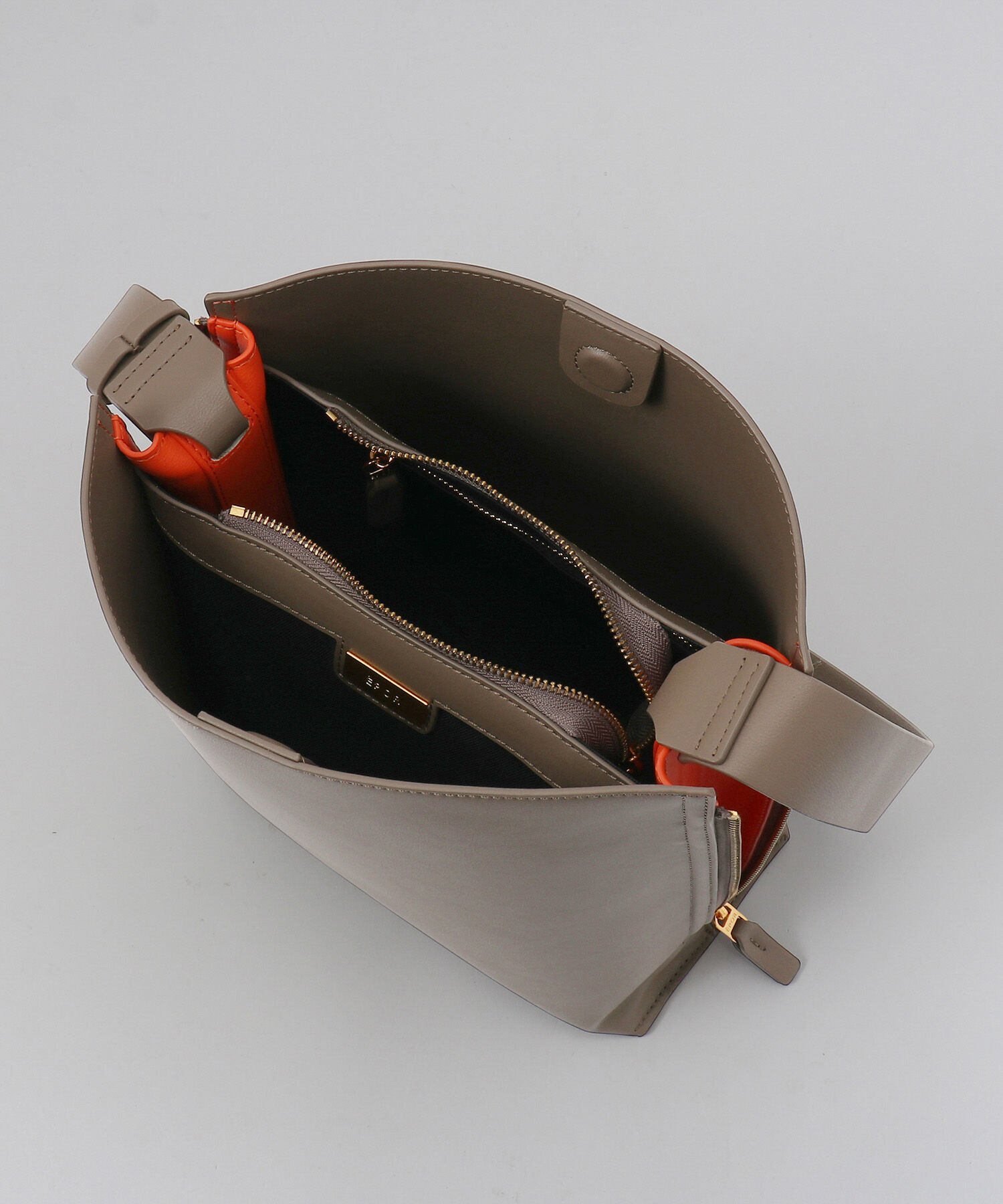 E'POR「【E'POR】Y BAG Shoulder Medium（サイドジップショルダーバッグ）【WEB限定/一部店舗限定】【メディア掲載」|ショルダー・メッセンジャー|