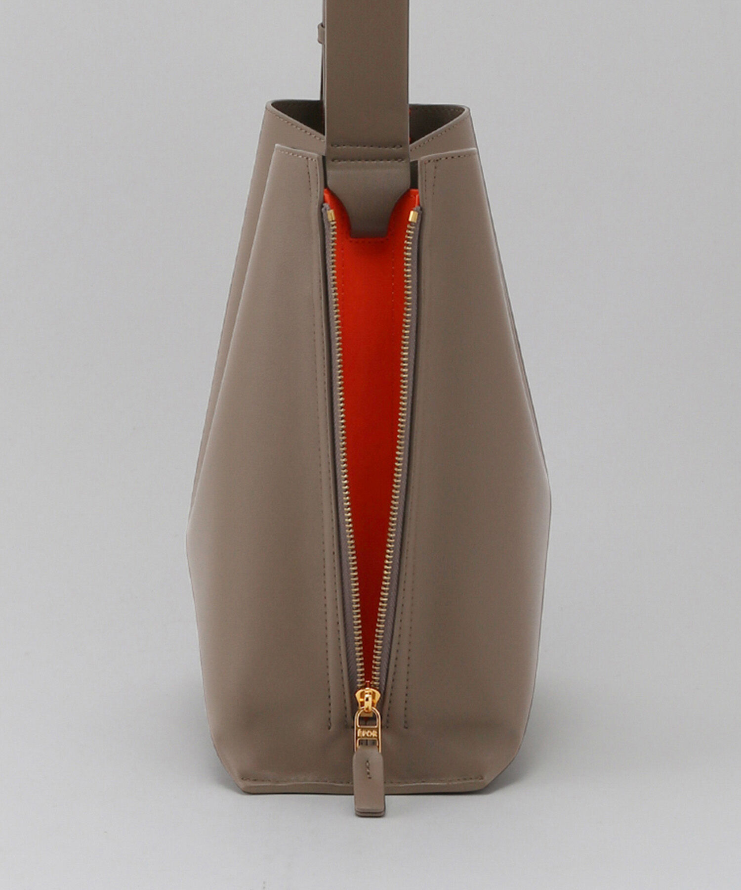 E'POR「【E'POR】Y BAG Shoulder Medium（サイドジップショルダーバッグ）【WEB限定/一部店舗限定】【メディア掲載」|ショルダー・メッセンジャー|