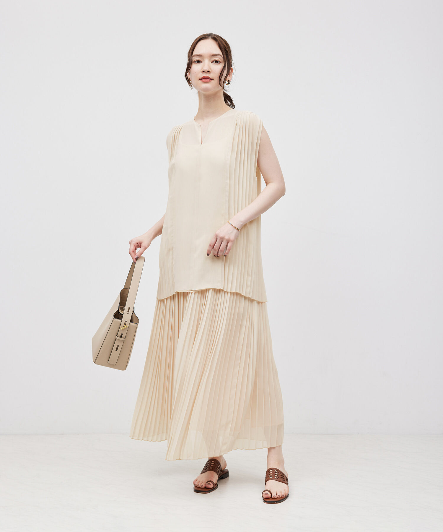 ROPE「プリーツノースリーブブラウス（バイカラー／無地）【メディア掲載】」|シャツ・ブラウス|