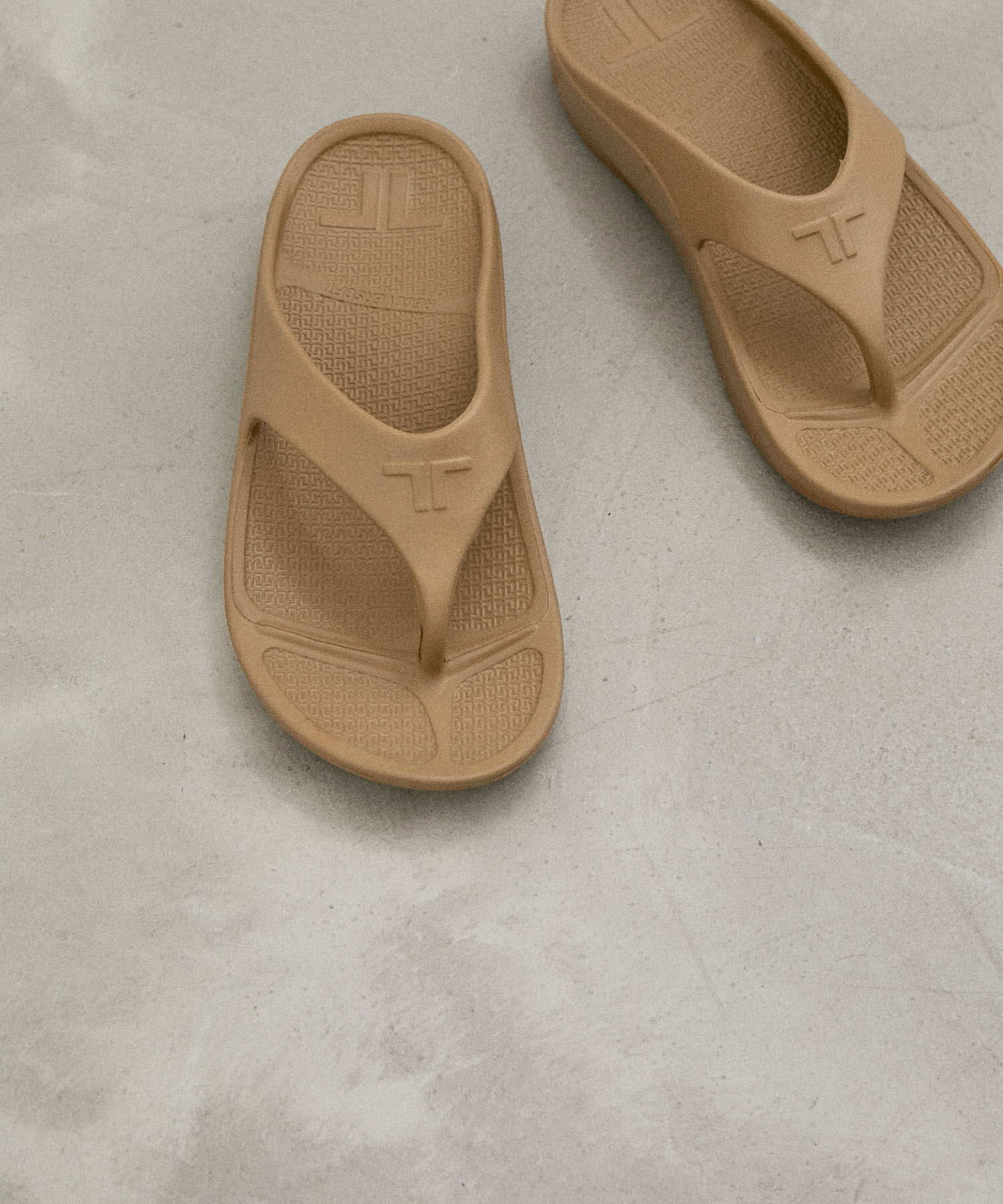 ADAM ET ROPE'「【WEB限定】【TELIC】FIIPFLOP リカバリーサンダル」|サンダル|ベージュ(27)